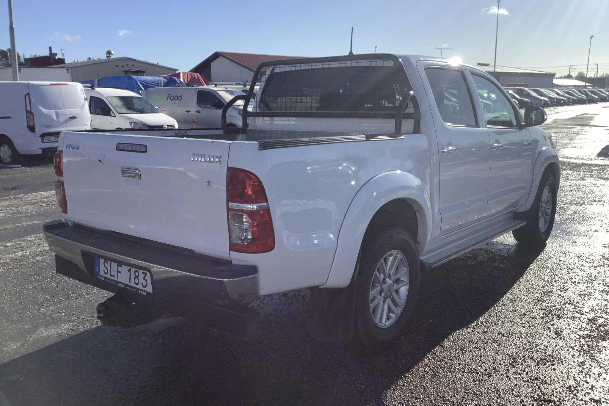 Toyota Hilux 3.0 D-4D 4WD (171hk) - 18 983 mil - Automat - vit - 2015