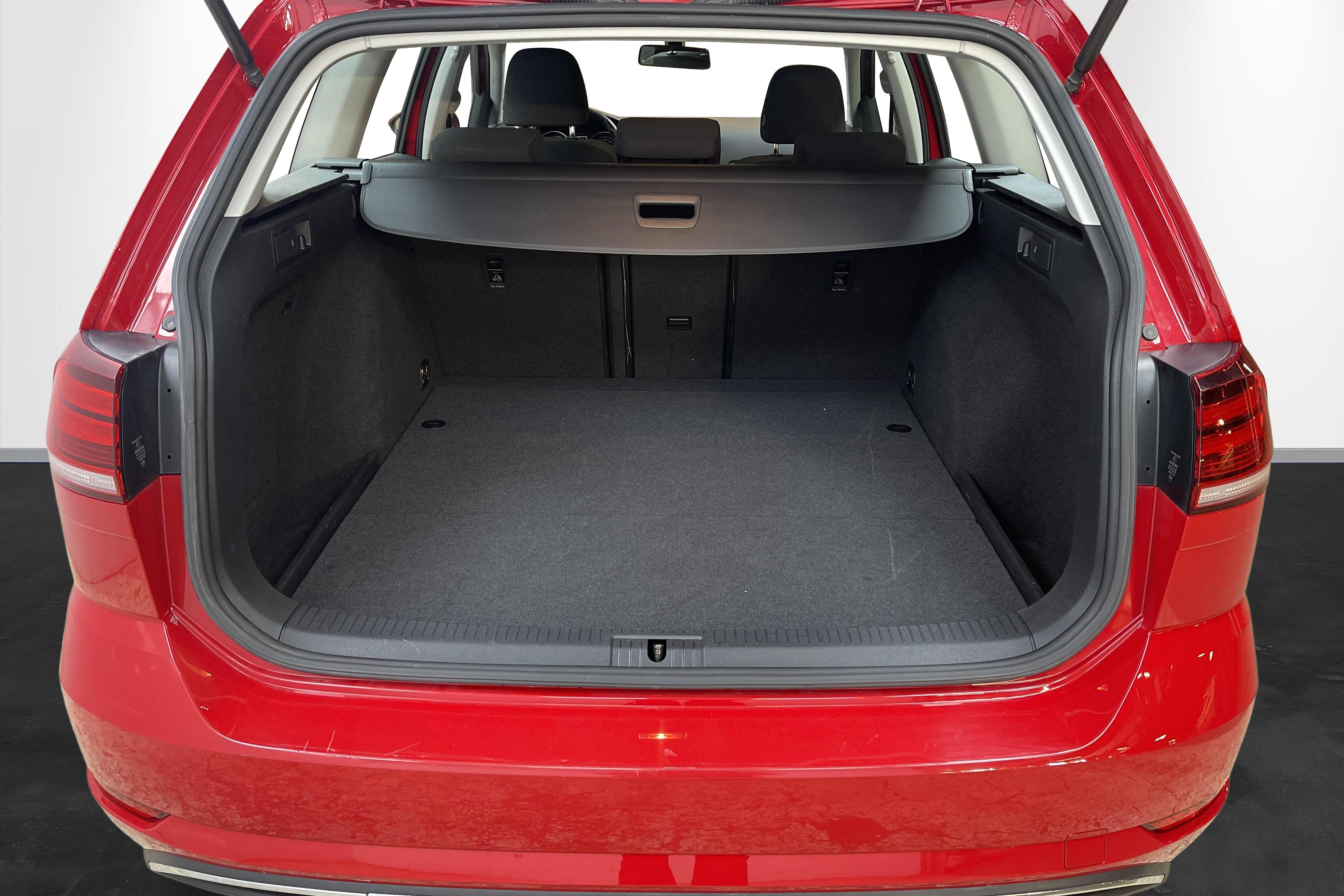VW Golf VII 1.5 TGI Sportscombi (130hk) - 48 270 km - Manual - red - 2019