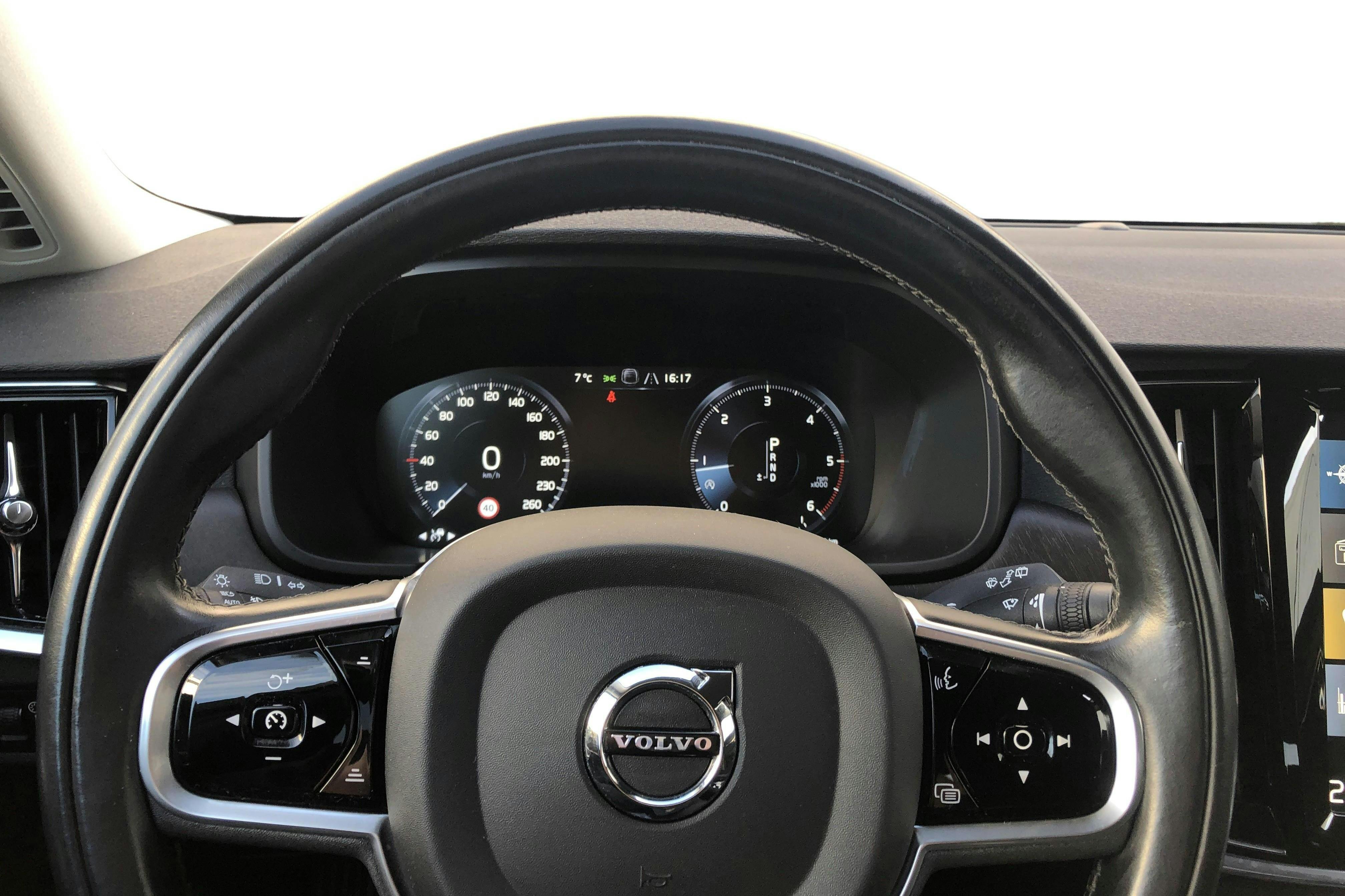 Volvo V90 D4 Cross Country AWD (190hk) - 9 990 mil - Automat - vit - 2020