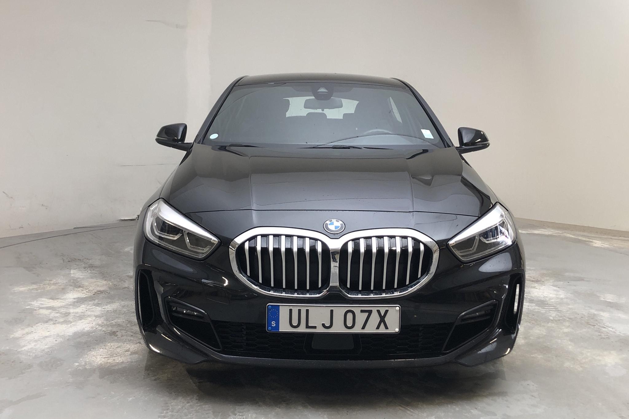 BMW 118i 5dr, F40 (136hk) - 5 325 mil - Automat - svart - 2021