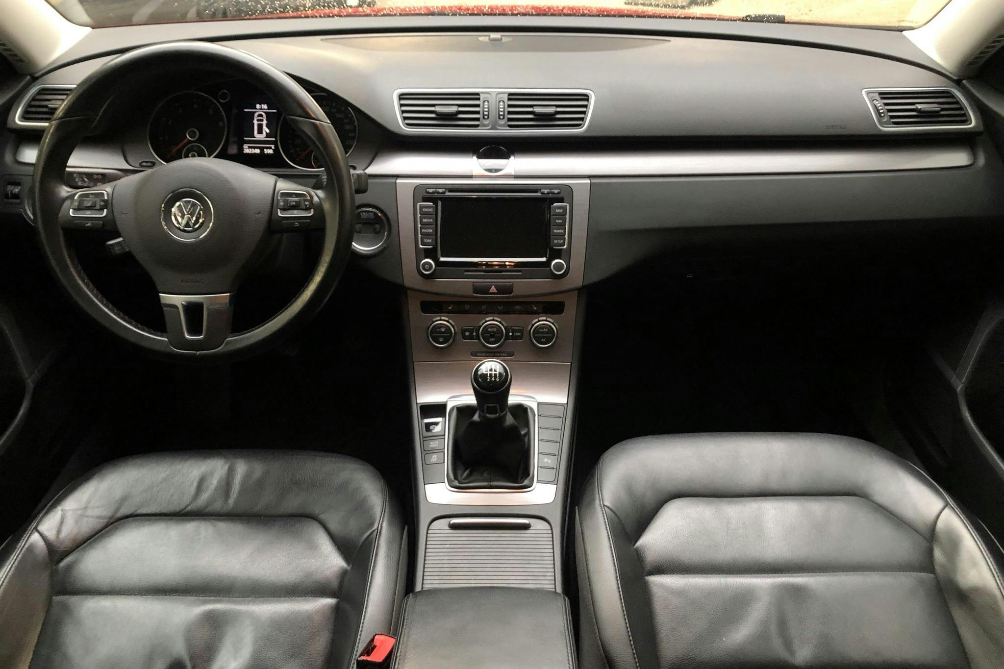 VW Passat 1.4 TSI EcoFuel Variant (150hk) - 202 340 km - Manual - red - 2013