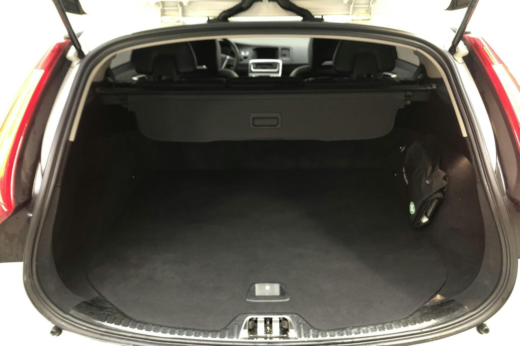 Volvo V60 D3 Cross Country (150hk) - 15 090 mil - Automat - vit - 2016