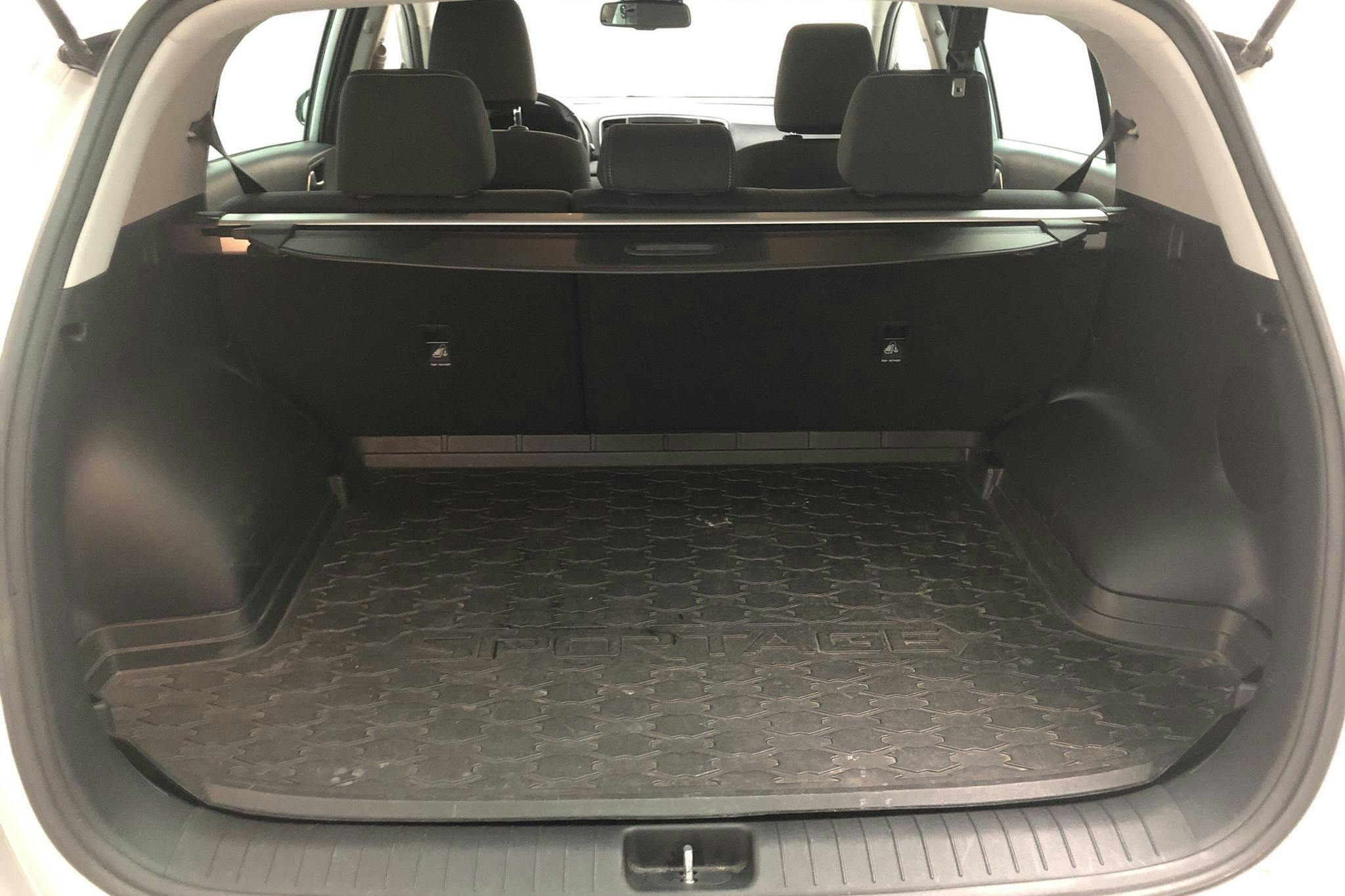 KIA Sportage 1.6 2WD (136hk) - 64 980 km - Manual - gray - 2016