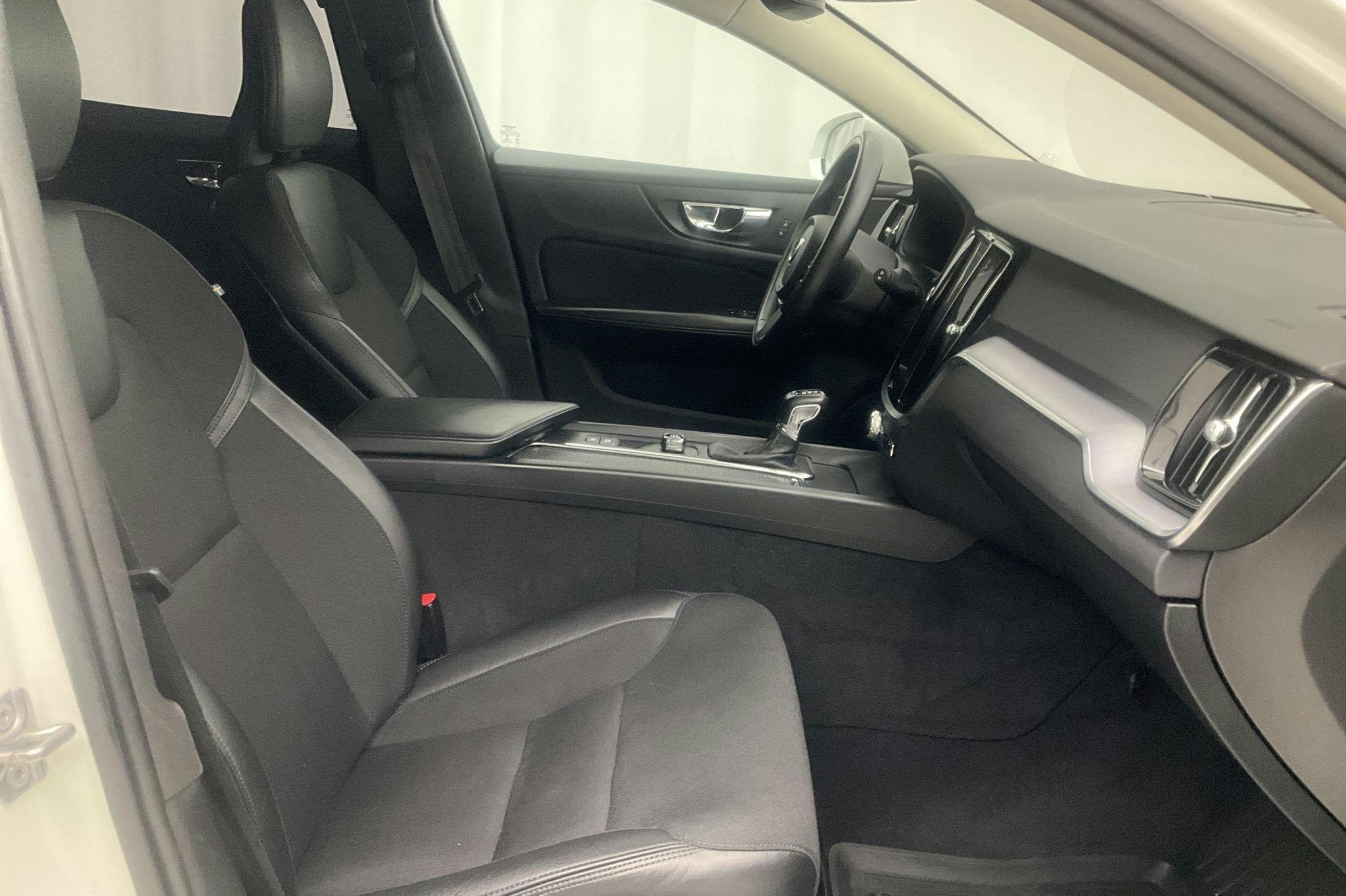 Volvo V60 T5 (250hk) - 108 690 km - Automatic - white - 2019