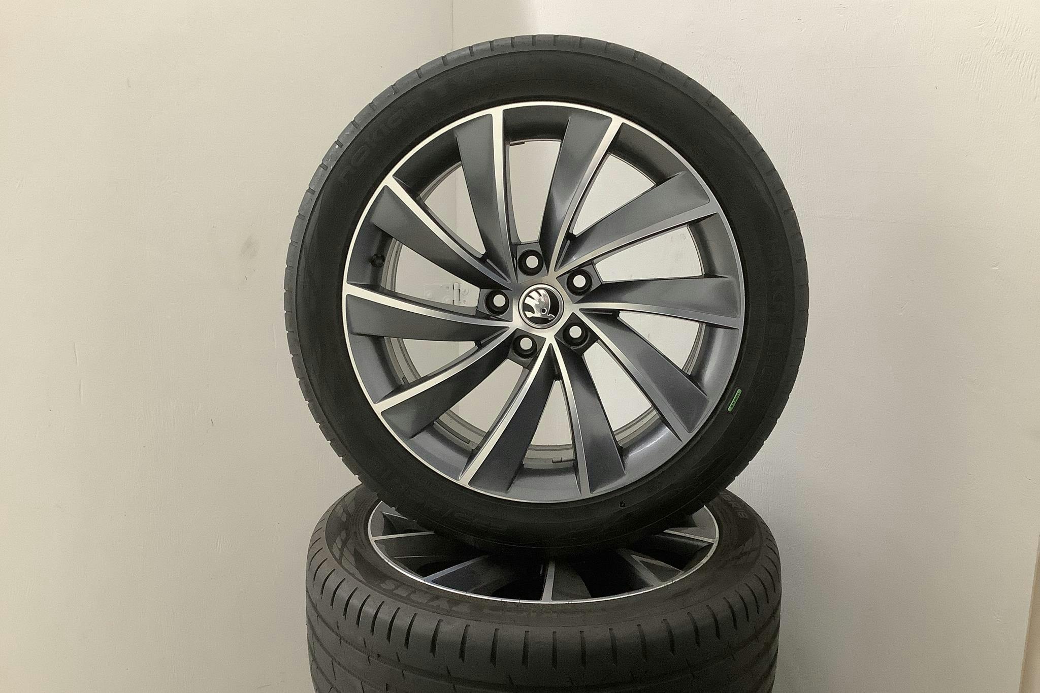 Skoda Superb 2.0 TDI 4x4 Kombi (190hk) - 118 210 km - Automatic - gray - 2018
