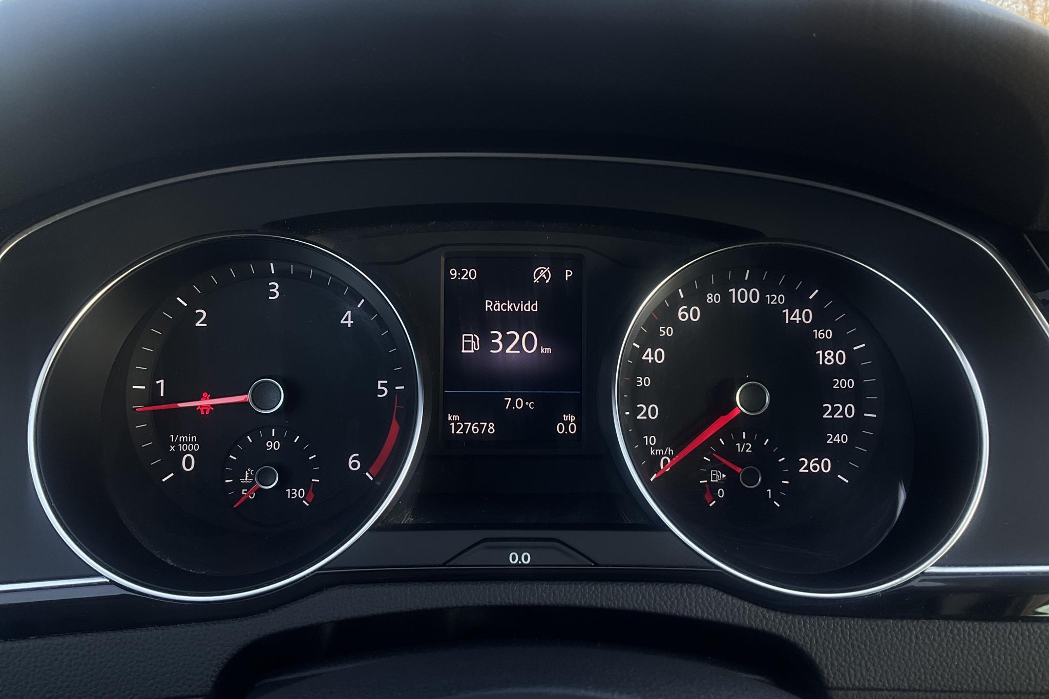 VW Passat 2.0 TDI Sportscombi 4MOTION (190hk) - 12 768 mil - Automat - Dark Blue - 2018