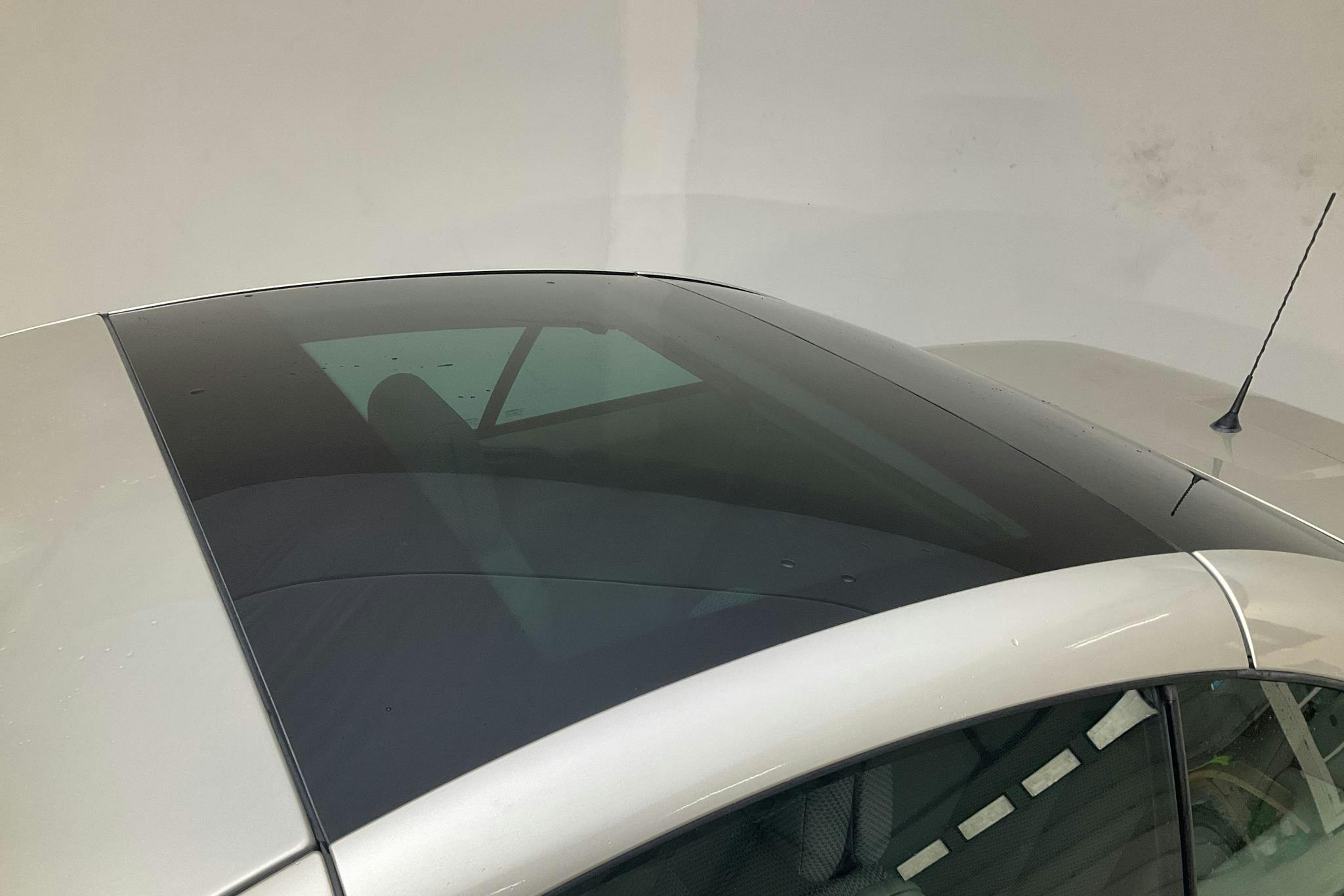 Renault Mégane Phas II 2.0 Cabriolet (134hk) - 33 410 km - Automatic - Light Grey - 2005