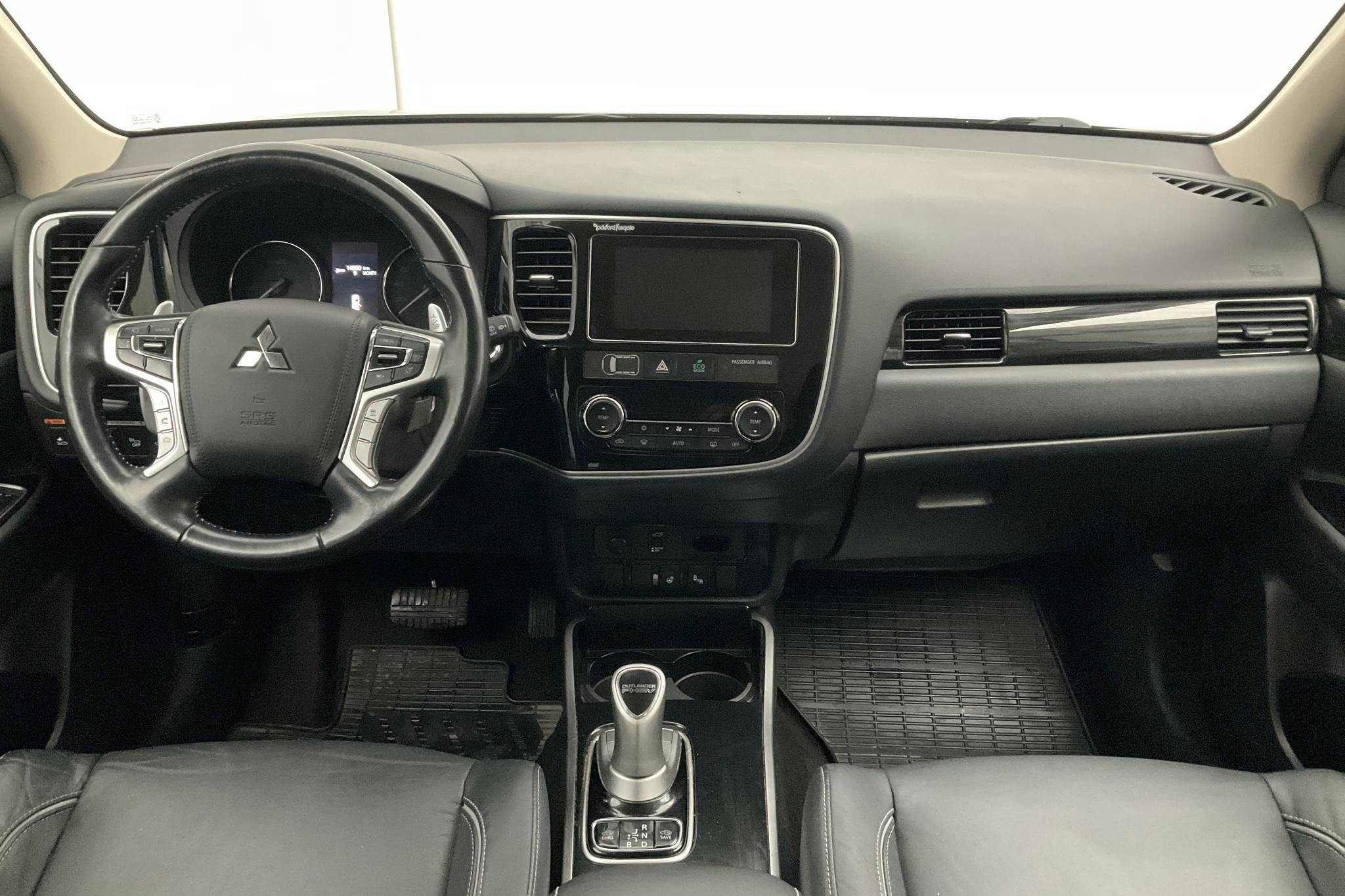 Mitsubishi Outlander 2.0 Plug-in Hybrid 4WD (121hk) - 85 530 km - Automatic - gray - 2018