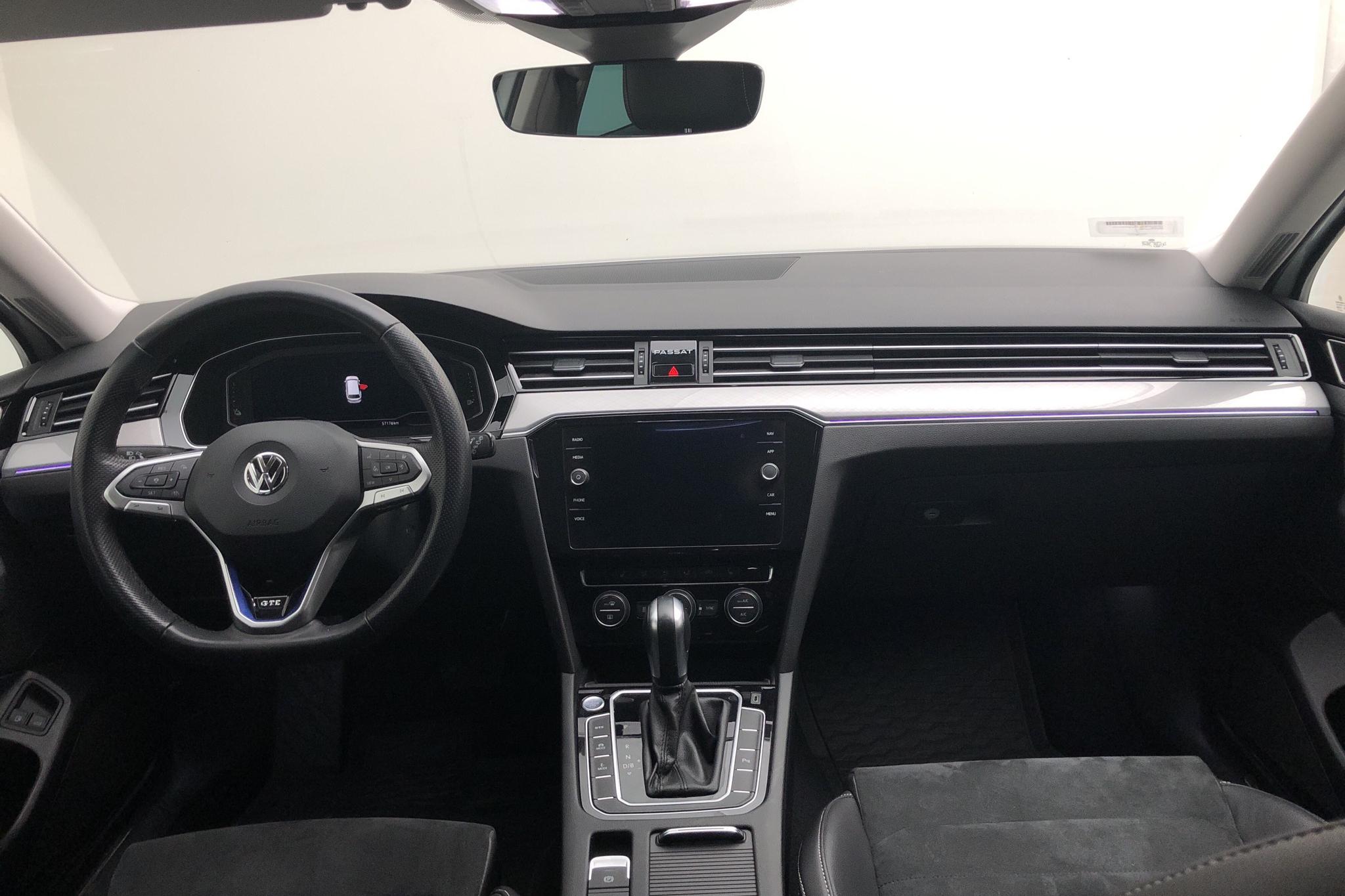VW Passat 1.4 GTE Sportscombi (218hk) - 5 718 mil - Automat - vit - 2020