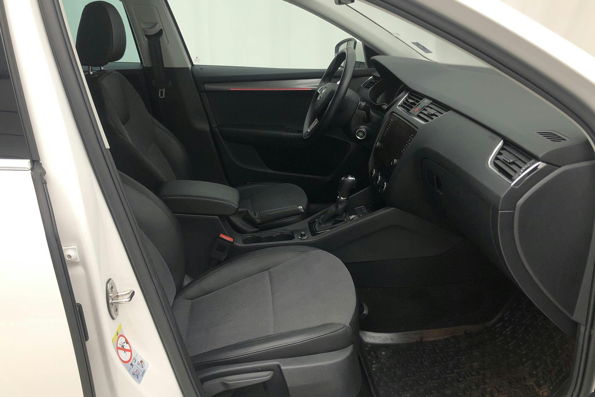 Skoda Octavia III 1.5 TSI G-TEC Combi (130hk) - 6 852 mil - Automat - vit - 2020