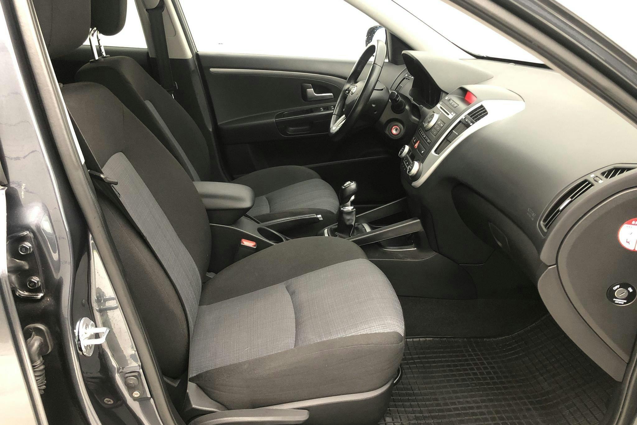 KIA Cee'd 1.6 CRDi SW (115hk) - 95 880 km - Manual - gray - 2010