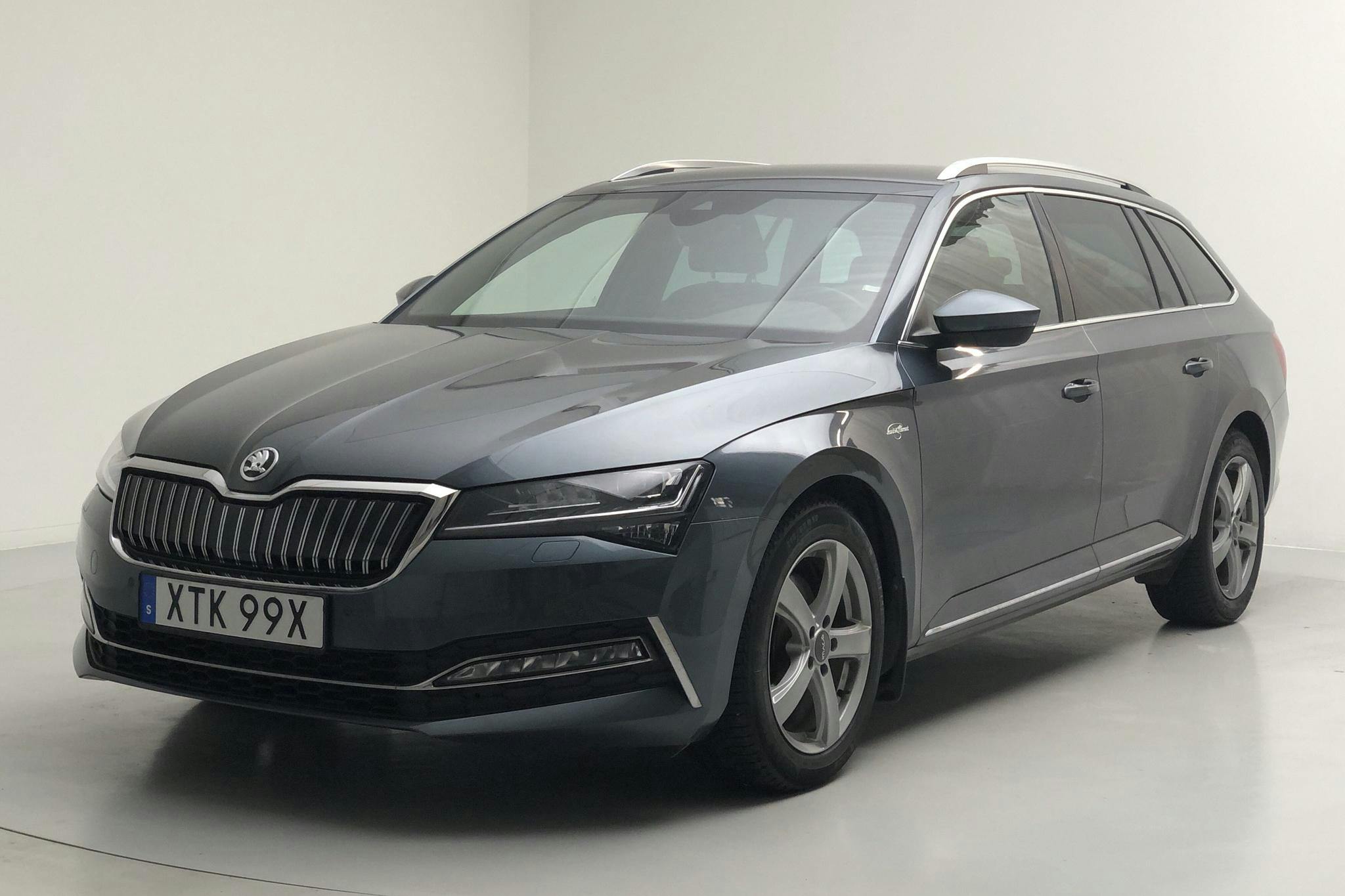 Skoda Superb 1.4 TSI PHEV Kombi (218hk) - 8 780 mil - Automat - grå - 2020