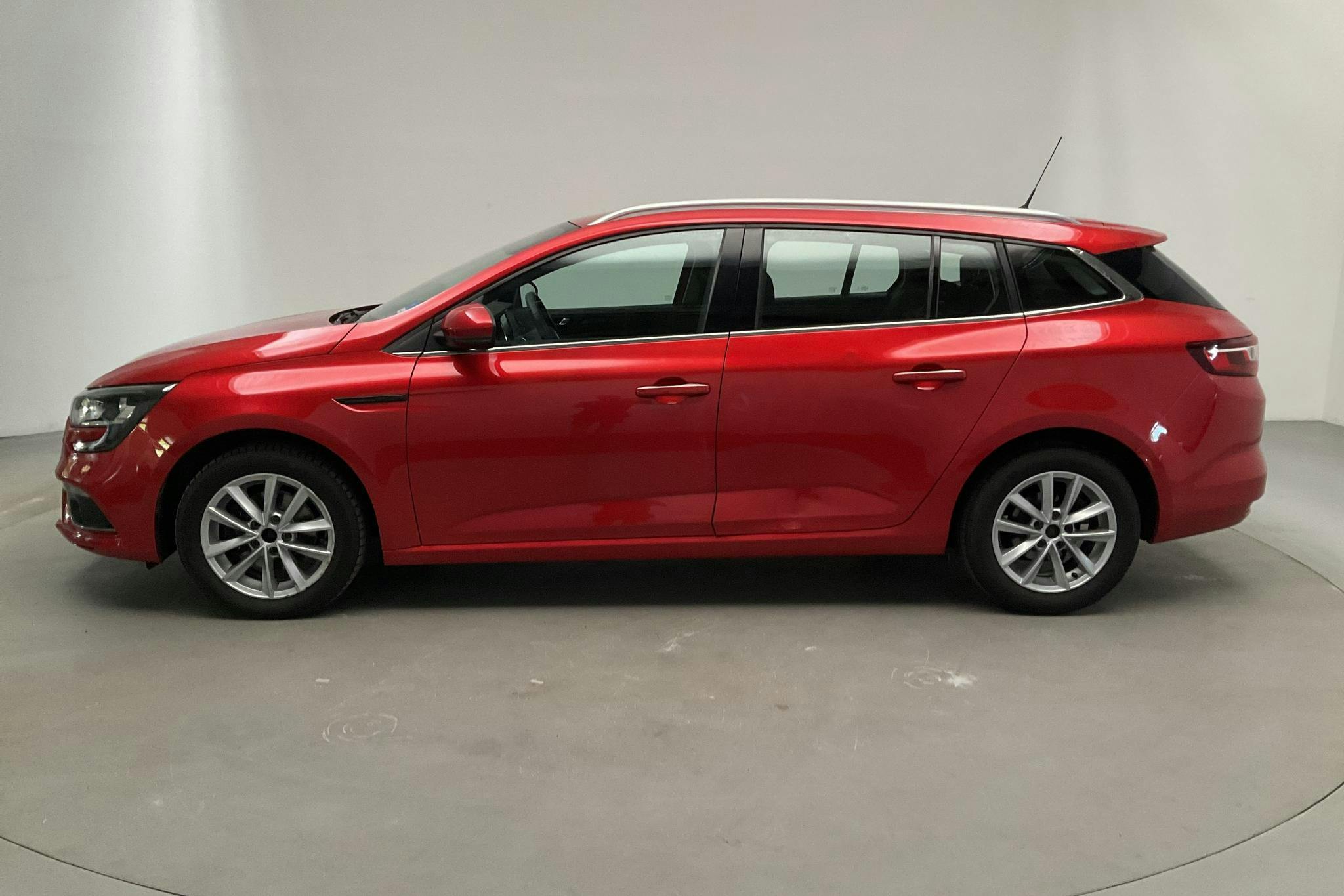 Renault Mégane 1.2 TCe Sport Tourer (130hk) - 5 123 mil - Manuell - röd - 2018