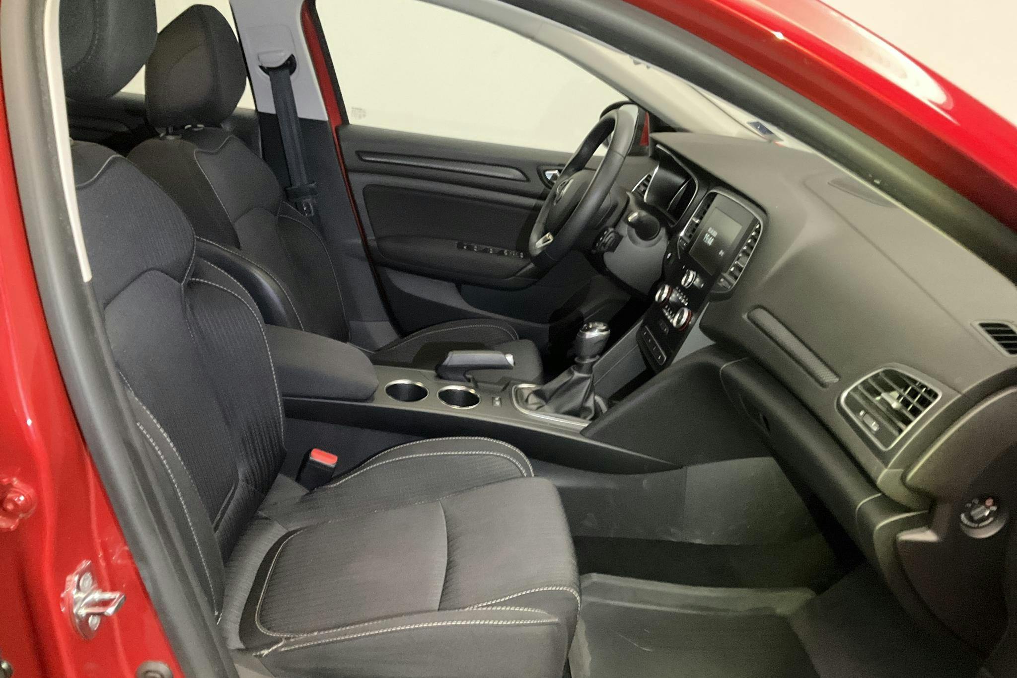Renault Mégane 1.2 TCe Sport Tourer (130hk) - 5 123 mil - Manuell - röd - 2018