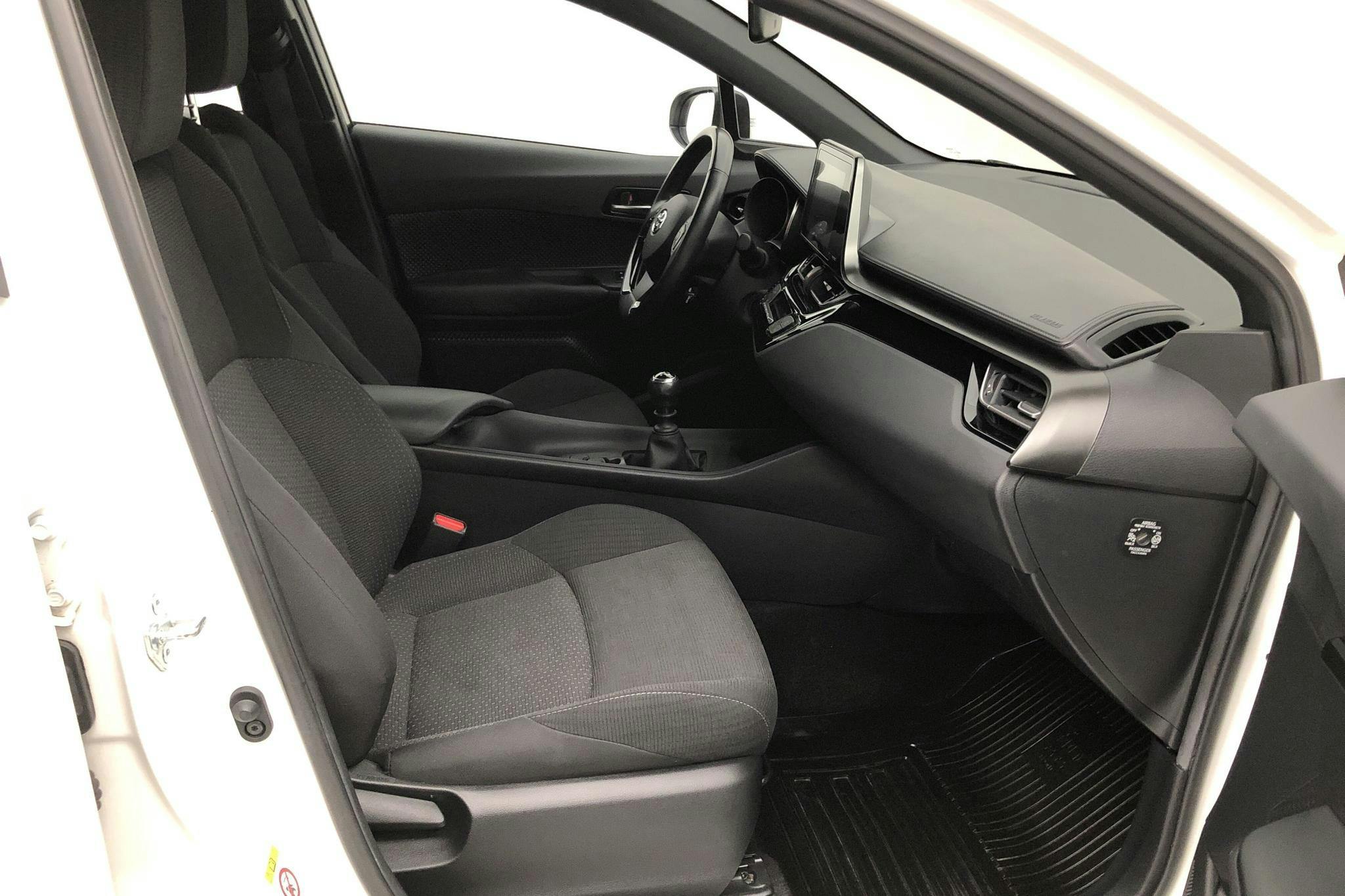 Toyota C-HR 1.2T 2WD (116hk) - 6 049 mil - Manuell - vit - 2019