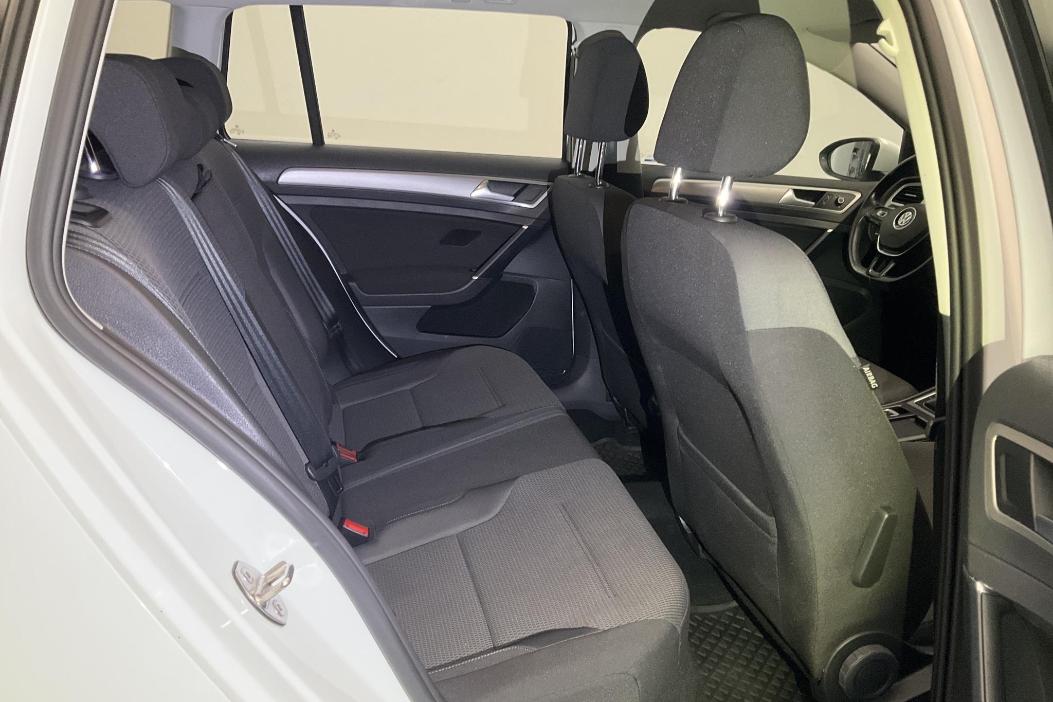 VW Golf VII 1.4 TGI BlueMotion Sportscombi (110hk) - 10 148 mil - Manuell - vit - 2017