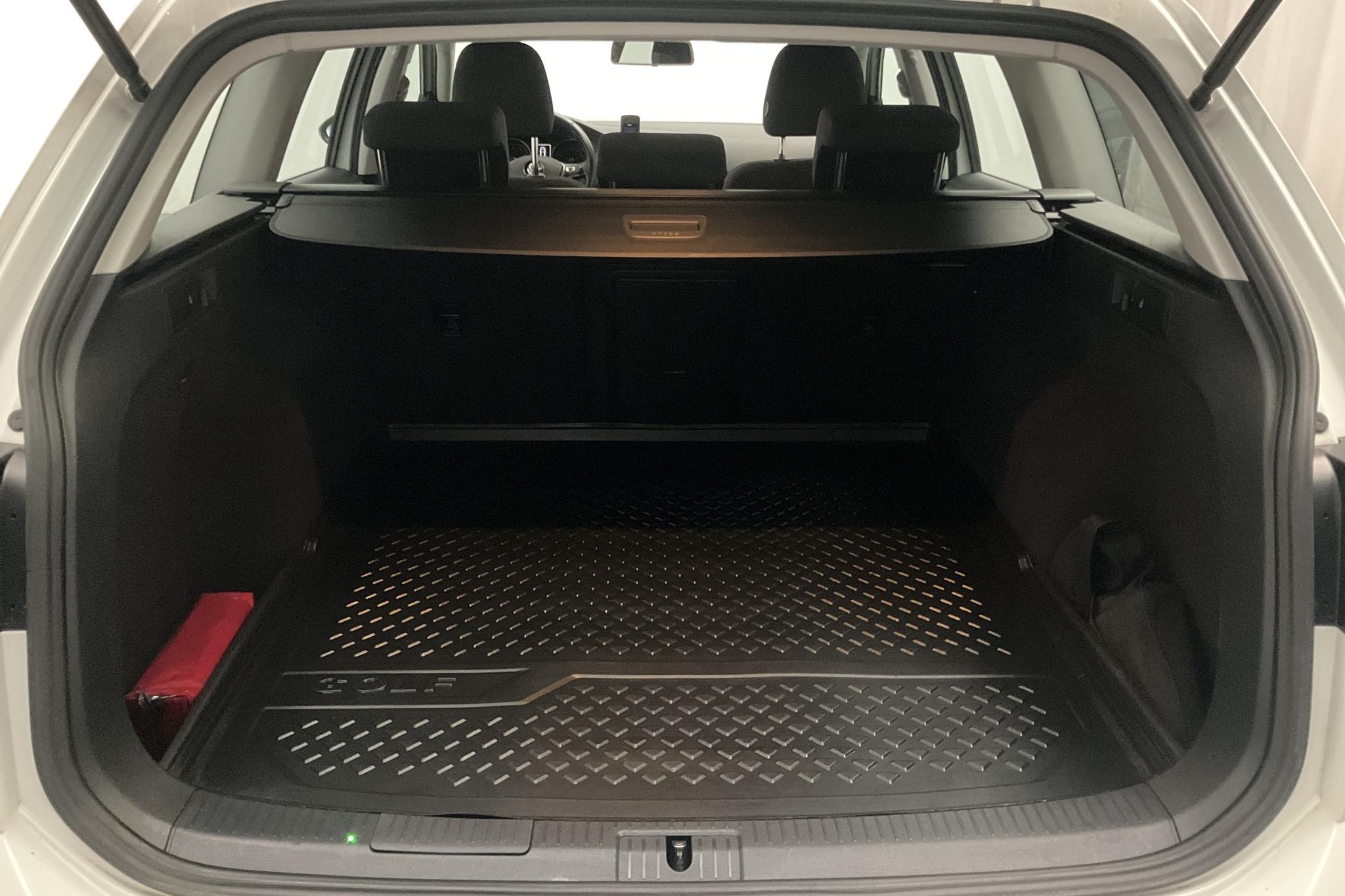 VW Golf VII 1.4 TGI BlueMotion Sportscombi (110hk) - 101 480 km - Manual - white - 2017