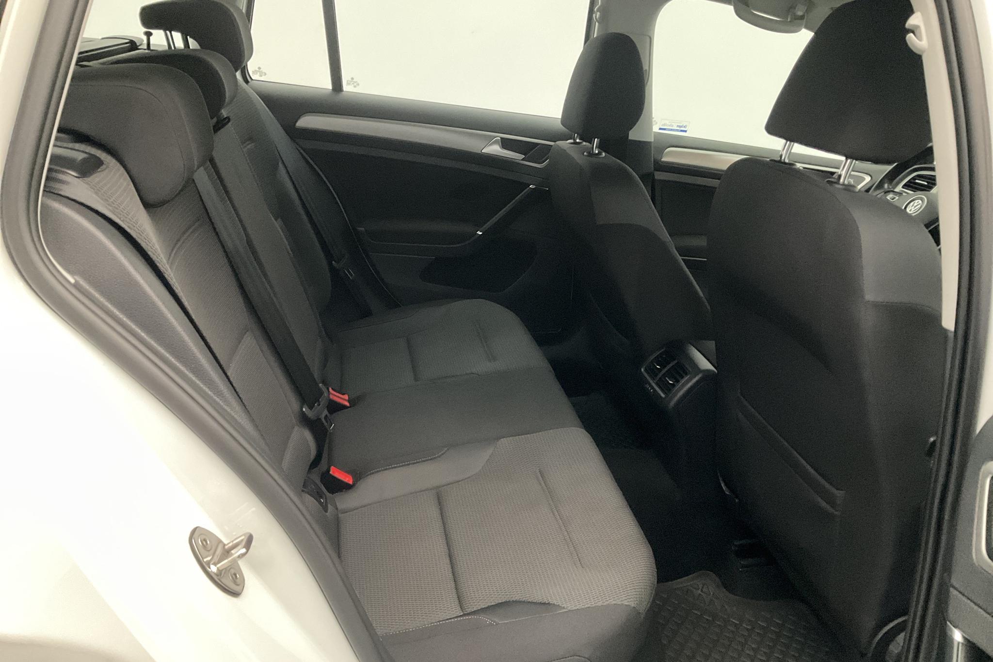 VW Golf VII 1.4 TGI BlueMotion Sportscombi (110hk) - 108 920 km - Manual - white - 2017