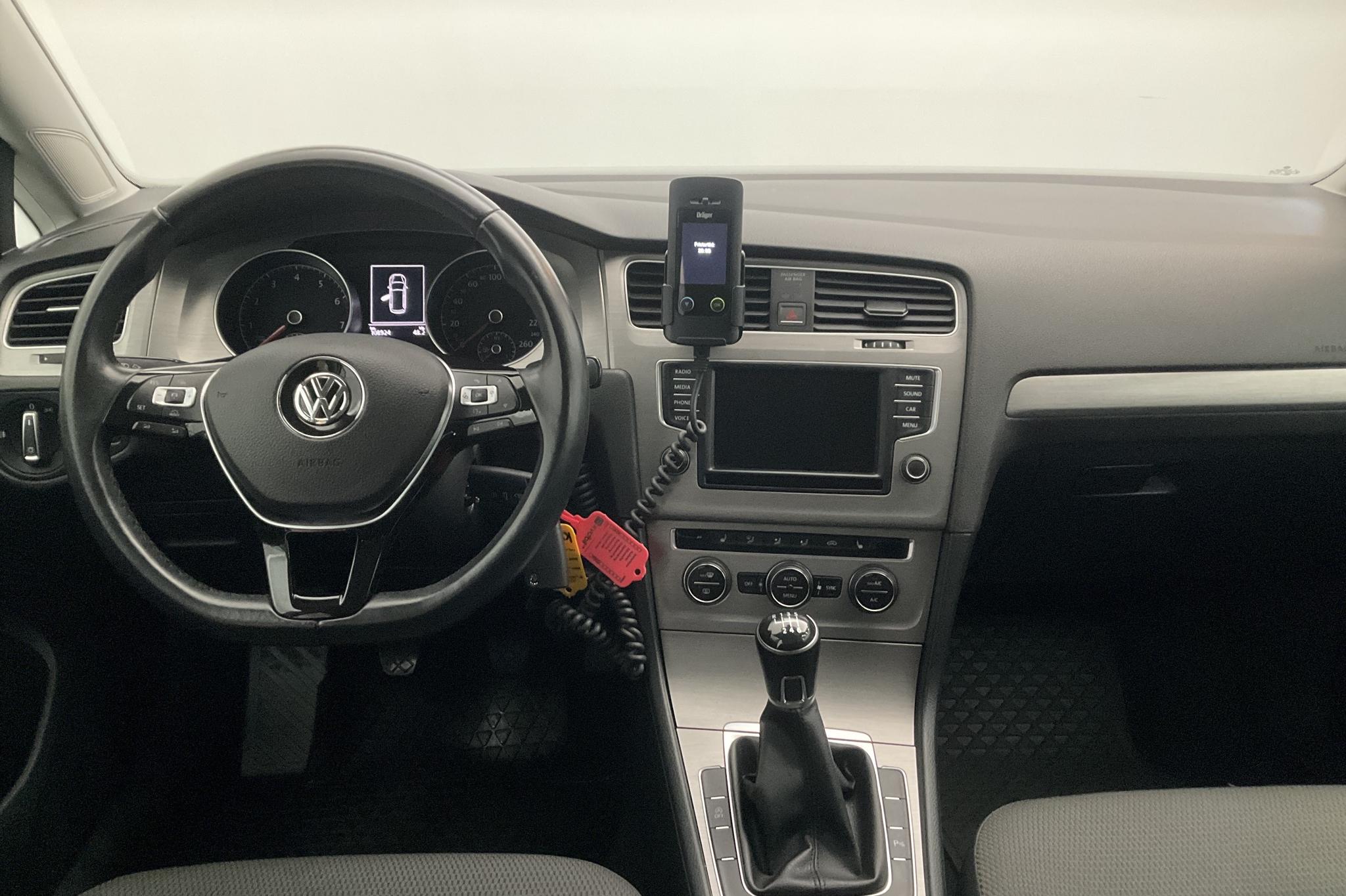 VW Golf VII 1.4 TGI BlueMotion Sportscombi (110hk) - 108 920 km - Manual - white - 2017
