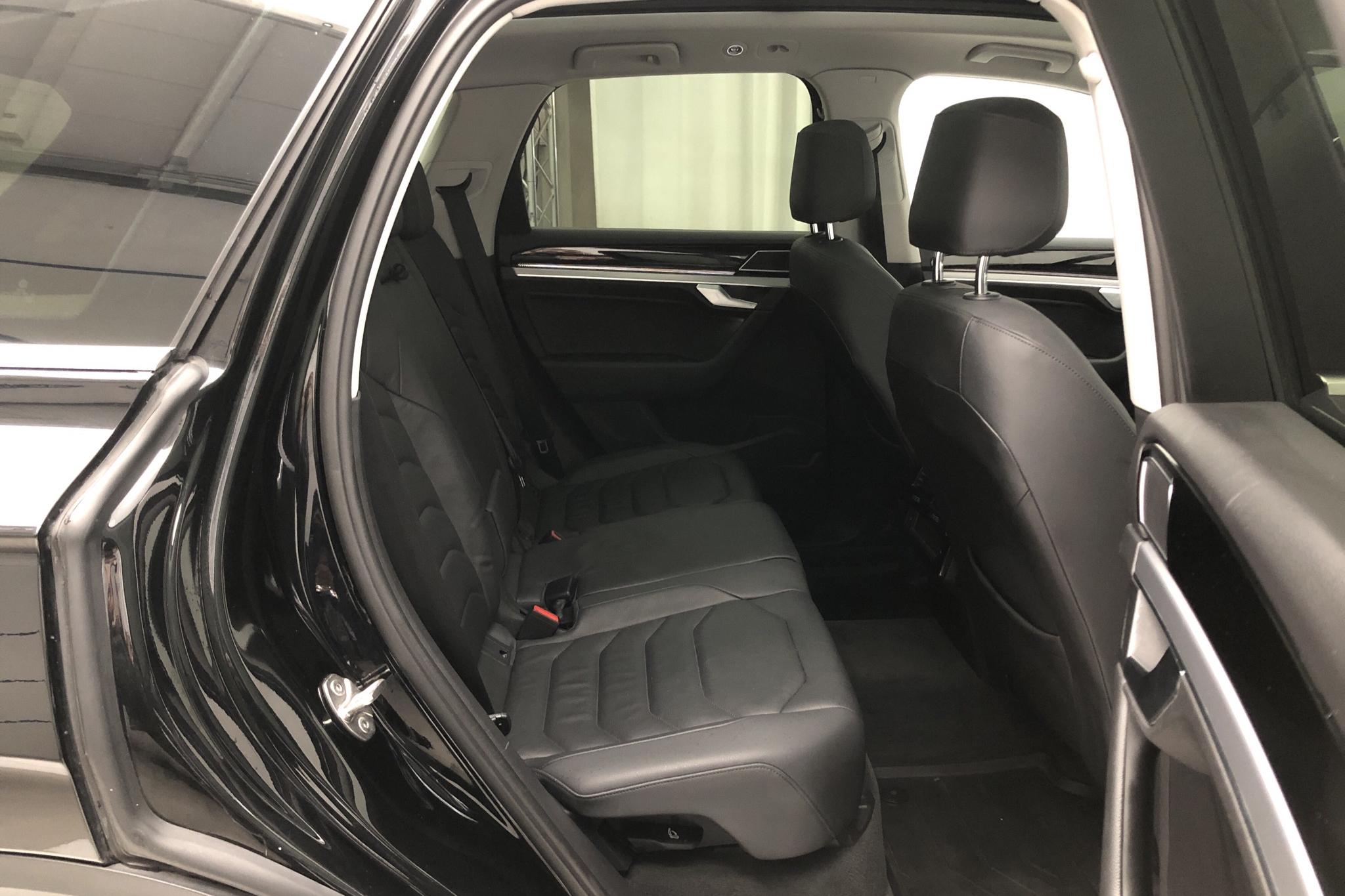 VW Touareg V6 TDI 4Motion (286hk) - 8 942 mil - Automat - svart - 2019