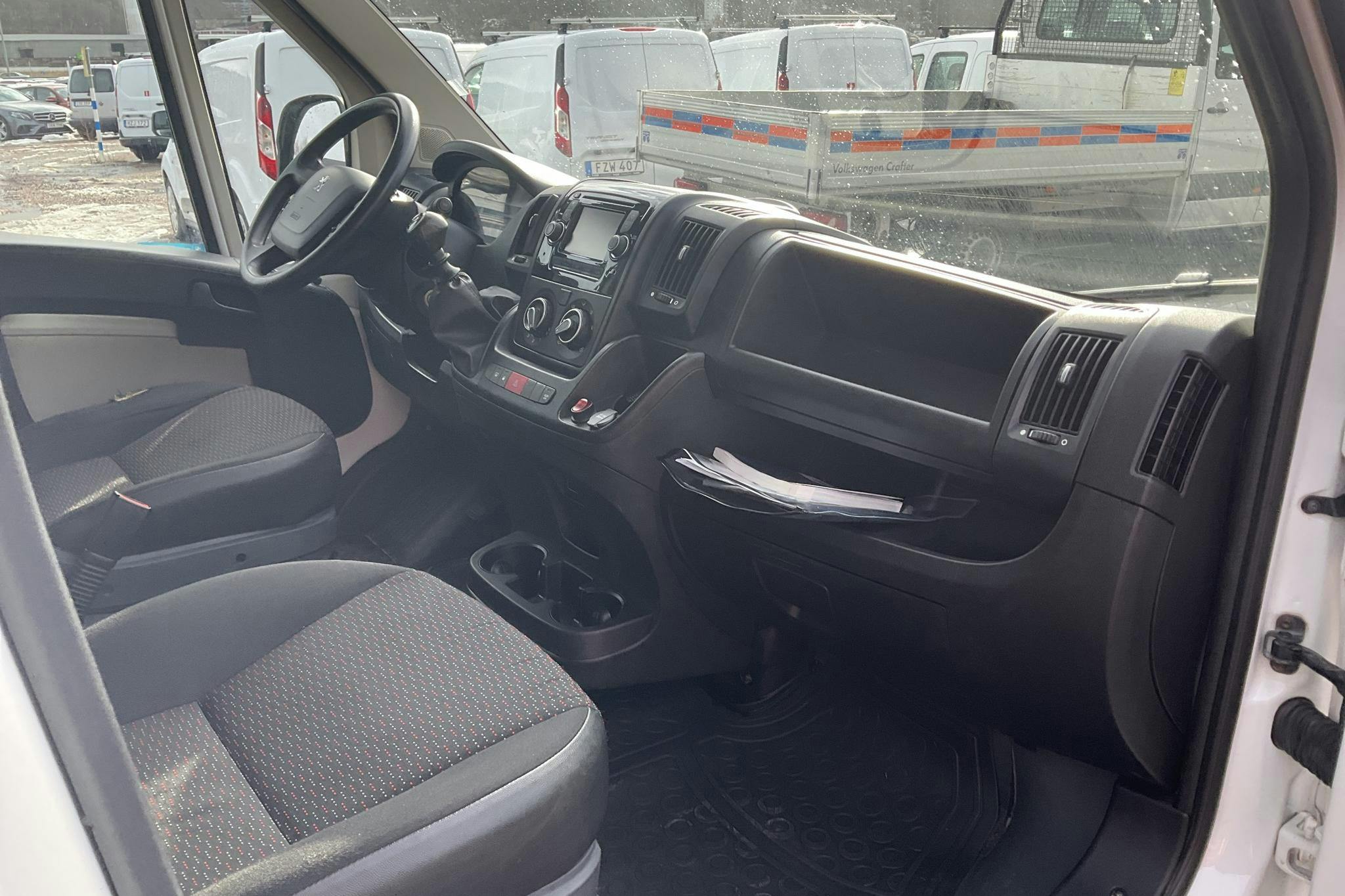 Peugeot Boxer 335 2.0 BlueHDi Skåp (110hk) - 210 030 km - Manual - white - 2017