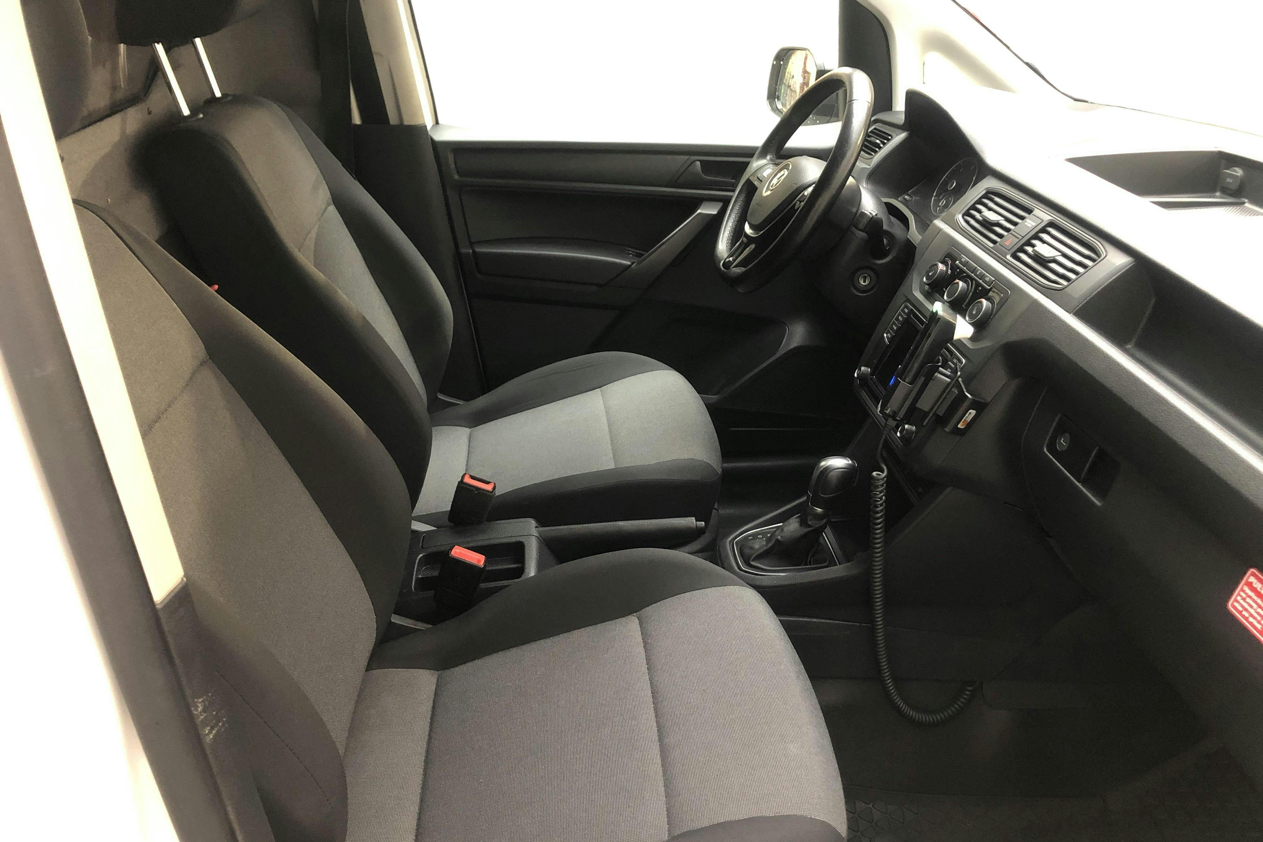 VW Caddy 2.0 TDI Maxi Skåp (102hk) - 129 920 km - Automatic - white - 2020