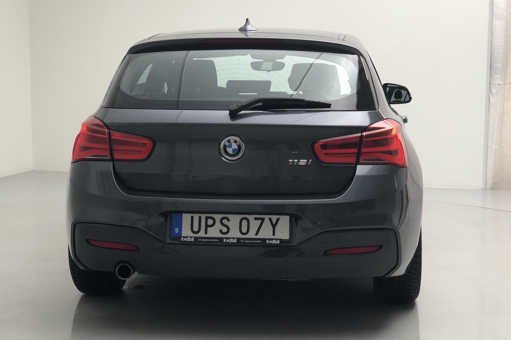 BMW 118i 5dr, F20 (136hk) - 8 975 mil - Manuell - grå - 2019
