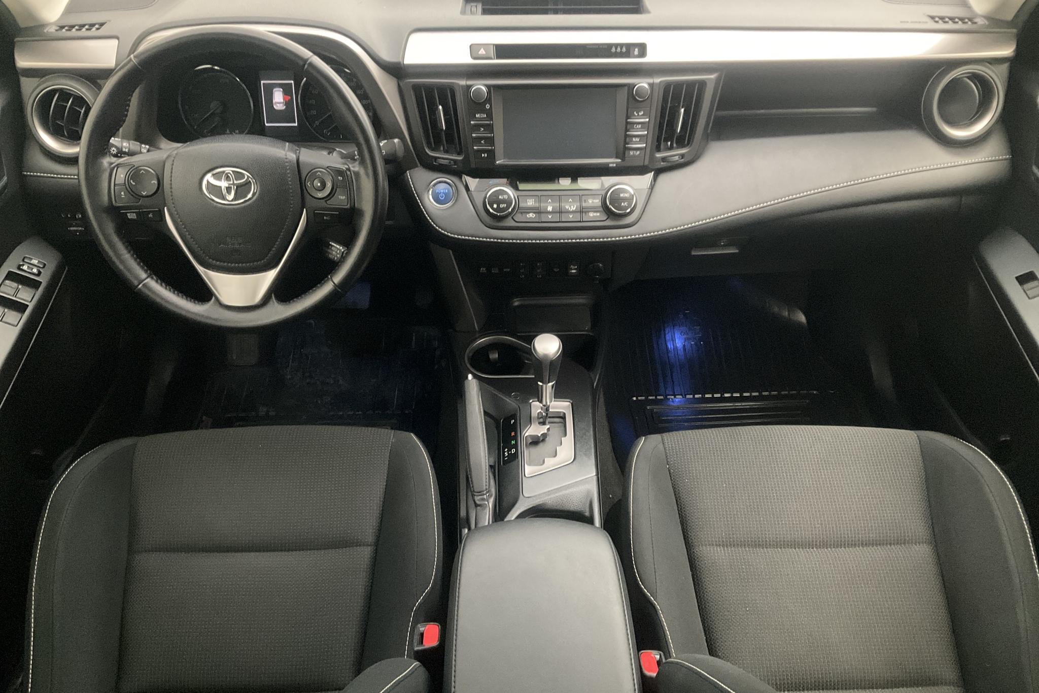 Toyota RAV4 2.5 HSD AWD (197hk) - 13 243 mil - Automat - vit - 2016