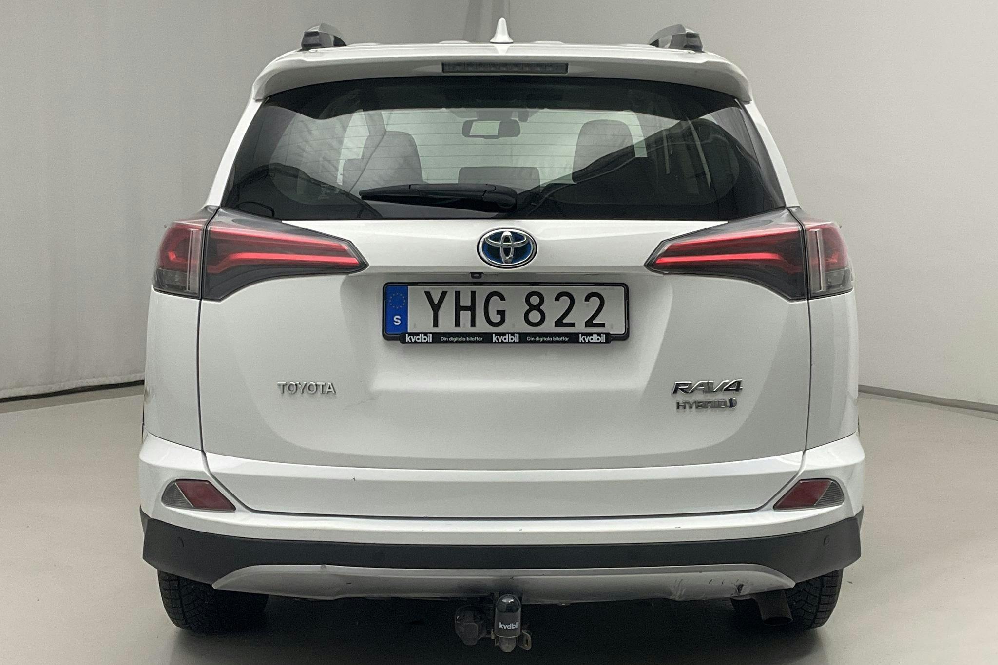 Toyota RAV4 2.5 HSD AWD (197hk) - 13 243 mil - Automat - vit - 2016
