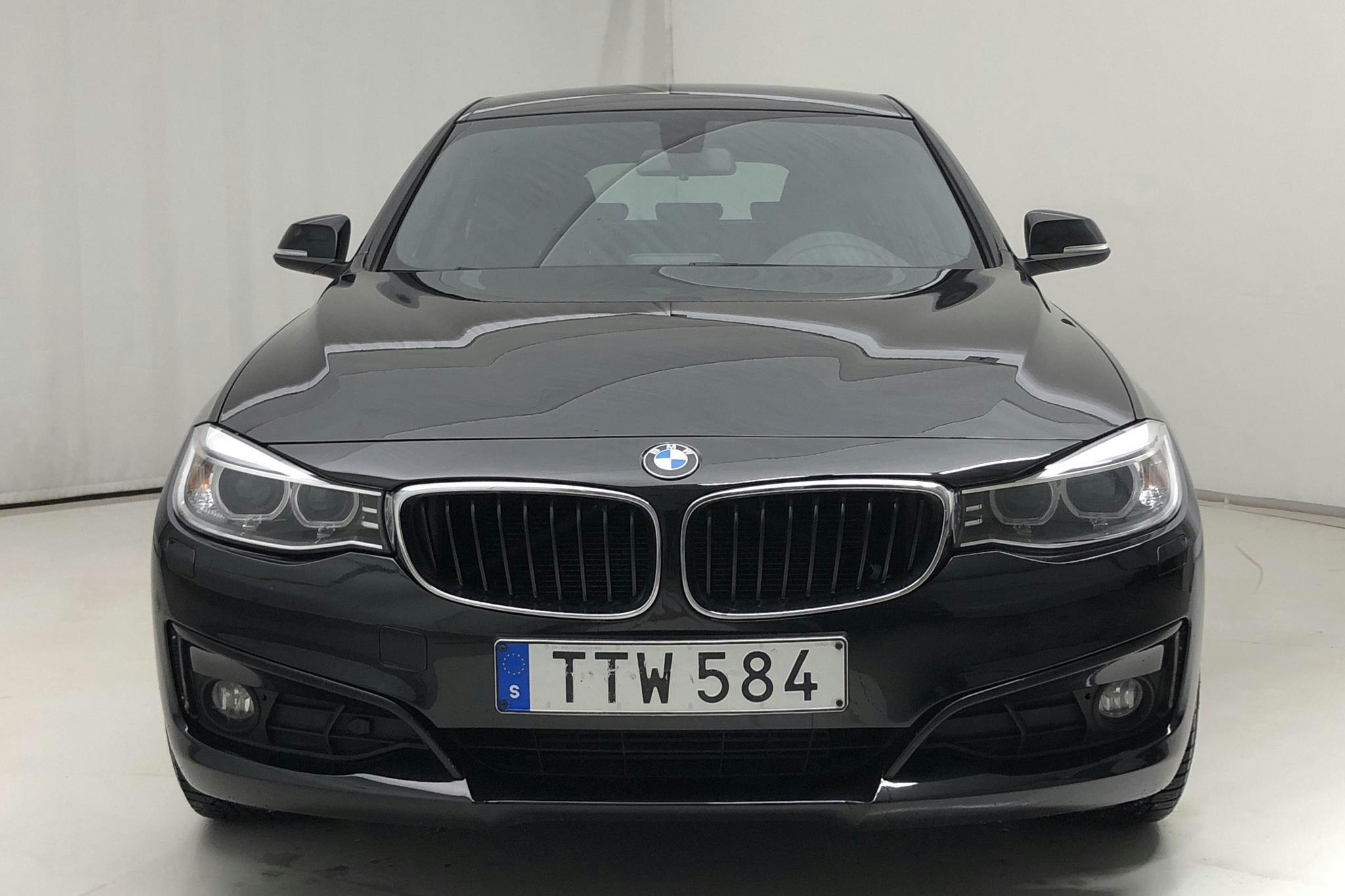 BMW 320d GT xDrive, F34 (184hk) - 17 859 mil - Automat - svart - 2015