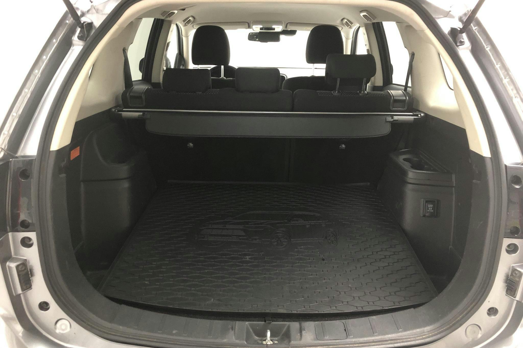 Mitsubishi Outlander 2.4 Plug-in Hybrid 4WD (136hk) - 8 638 mil - Automat - grå - 2020
