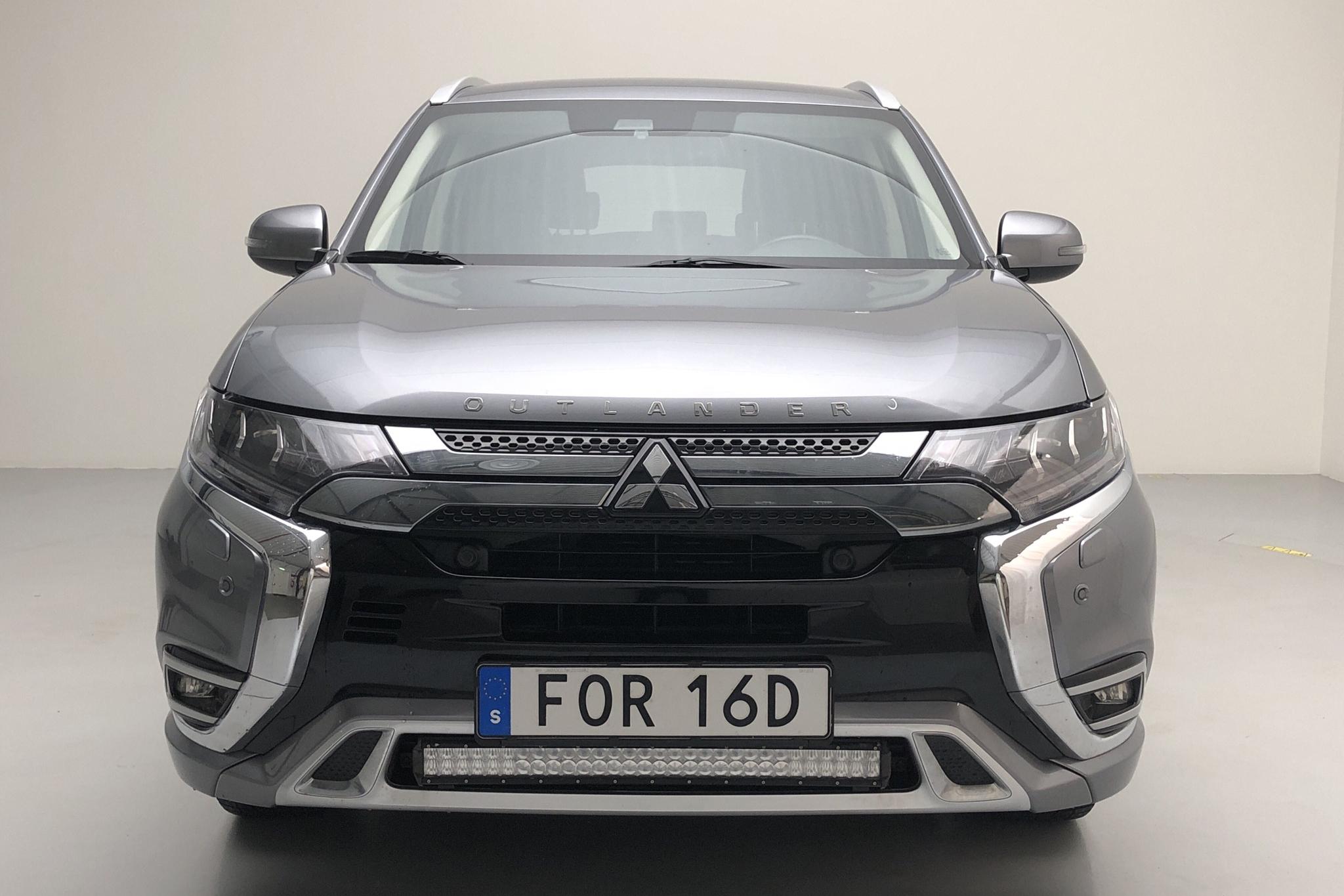 Mitsubishi Outlander 2.4 Plug-in Hybrid 4WD (136hk) - 8 638 mil - Automat - grå - 2020