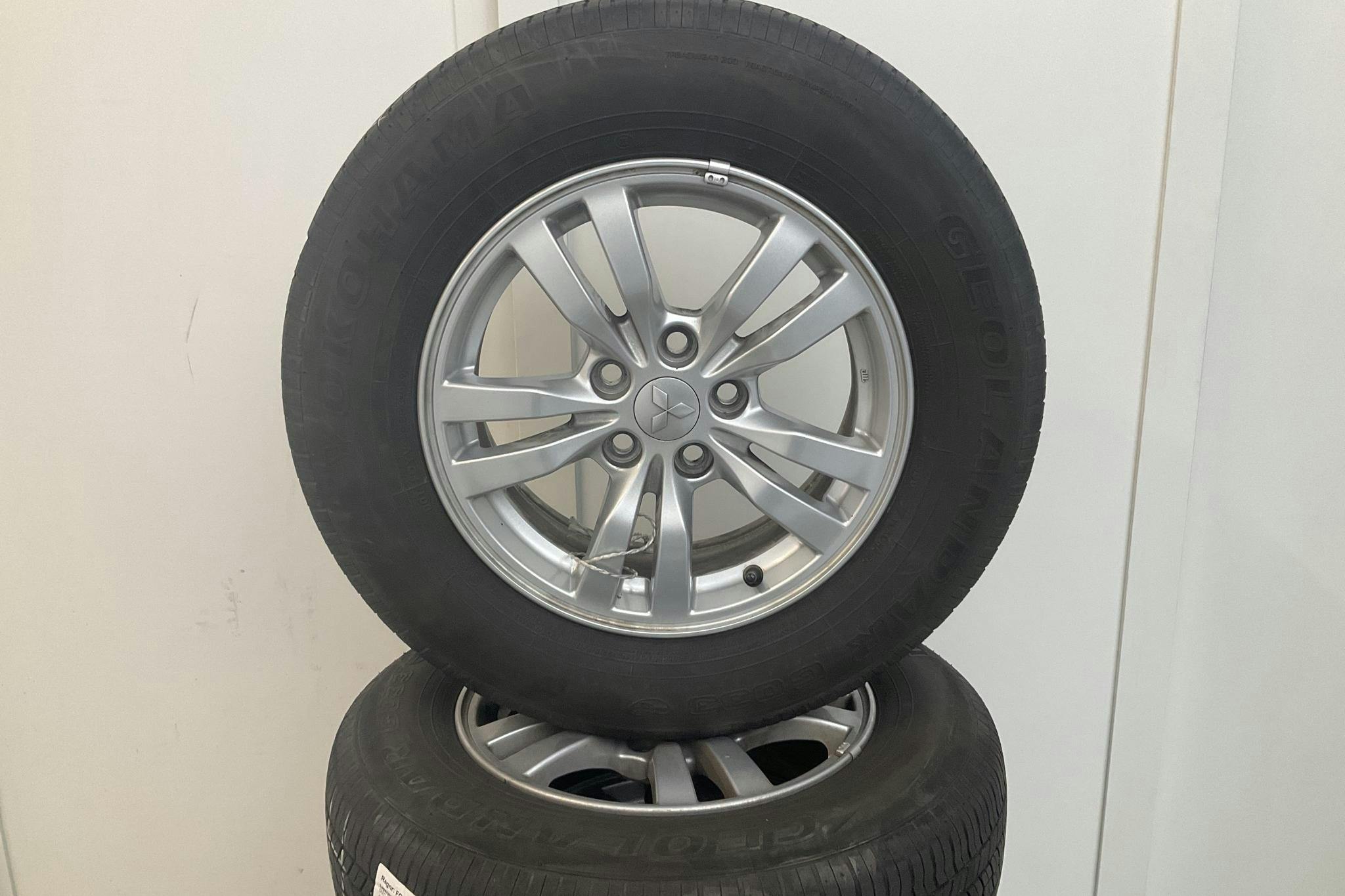 Mitsubishi Outlander 2.4 Plug-in Hybrid 4WD (136hk) - 8 638 mil - Automat - grå - 2020