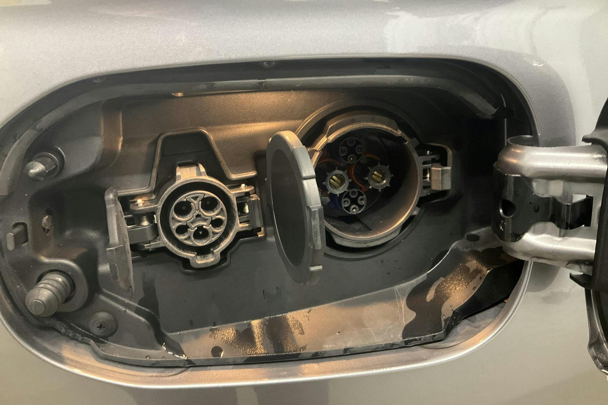 Mitsubishi Outlander 2.4 Plug-in Hybrid 4WD (136hk) - 8 638 mil - Automat - grå - 2020