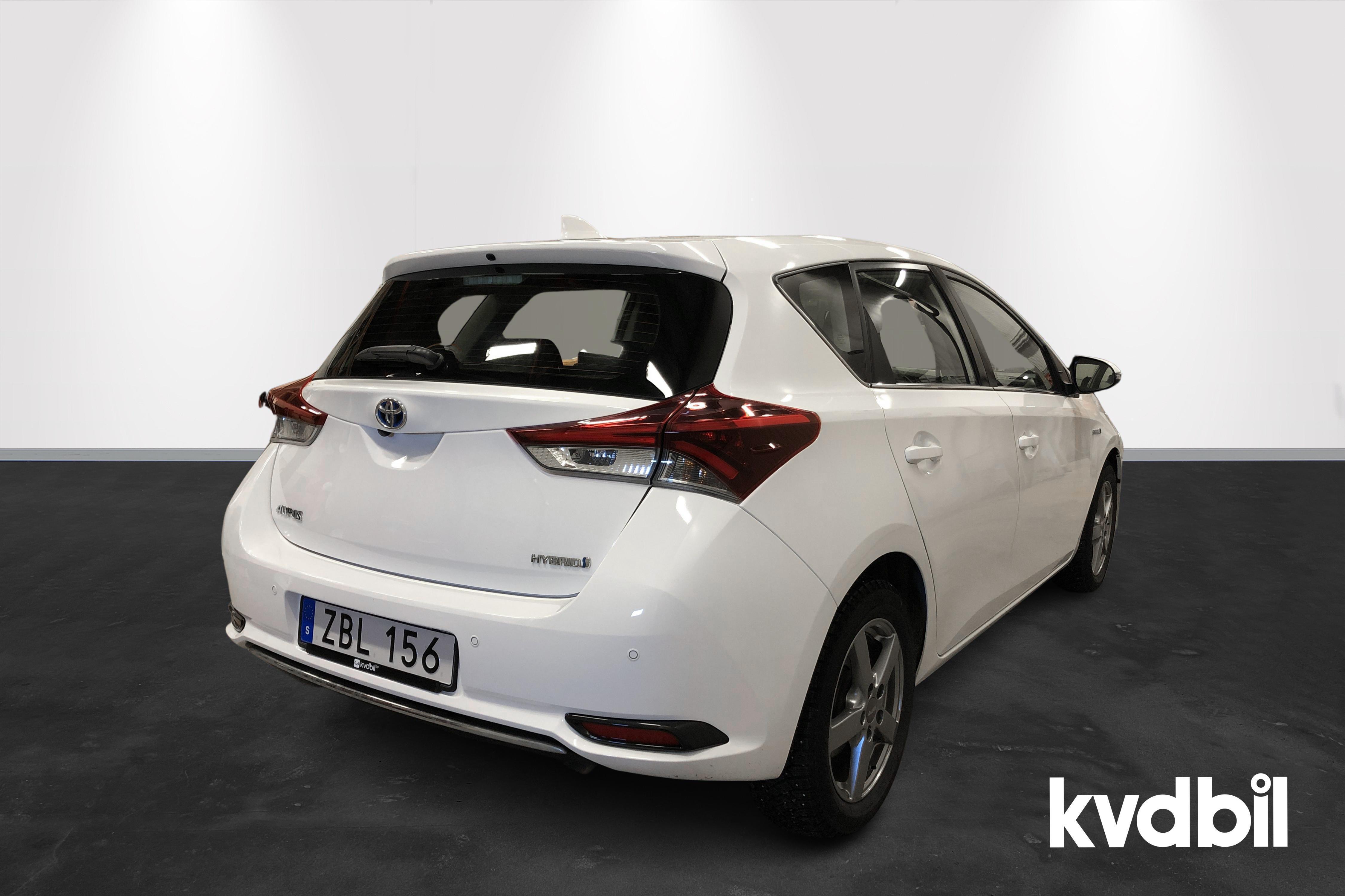 Toyota Auris 1.8 HSD 5dr (99hk) - 1 991 mil - Automat - vit - 2018