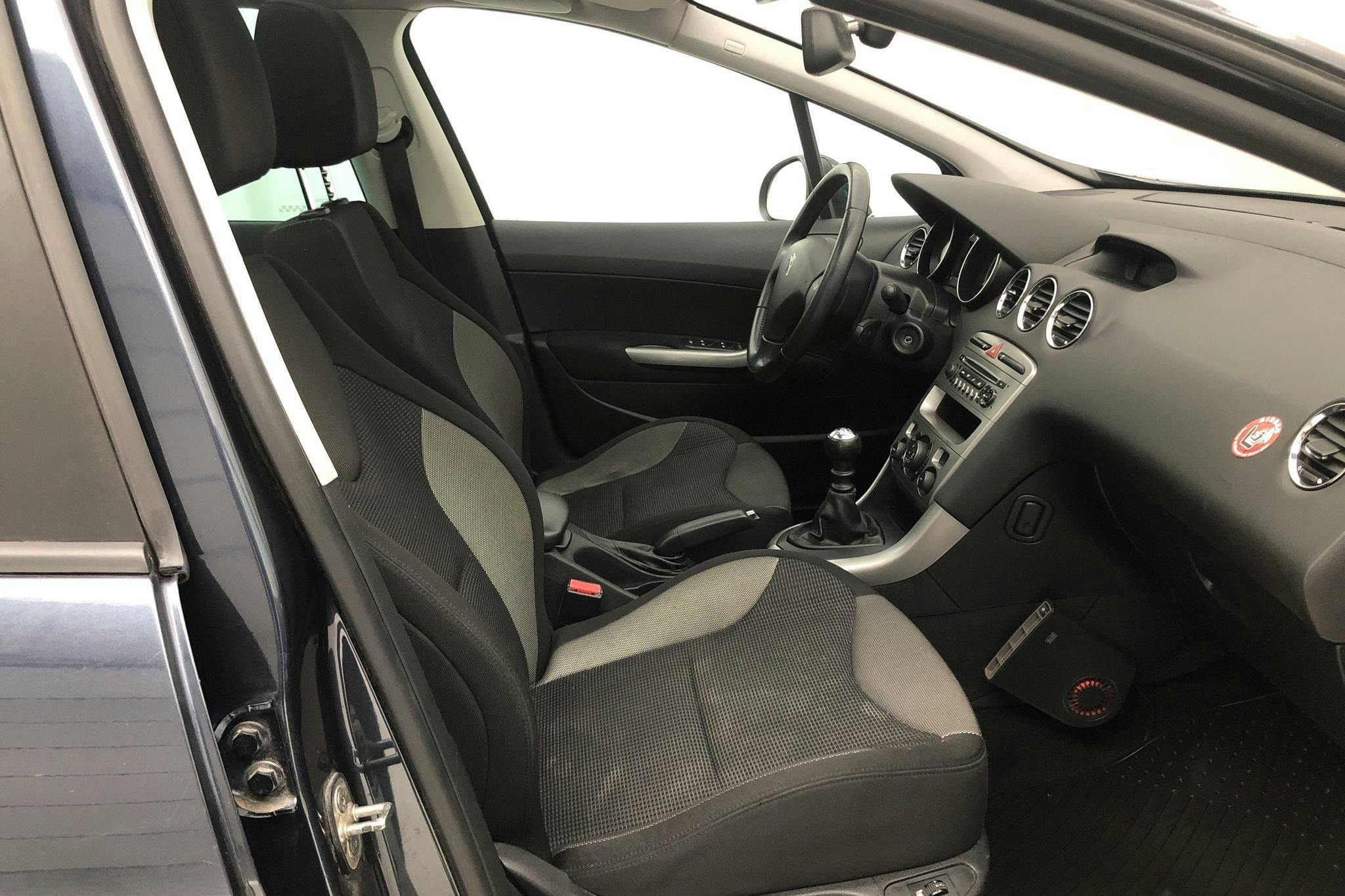 Peugeot 308 SW 1.6 e-HDi (112hk) - 150 380 km - Manual - blue - 2012