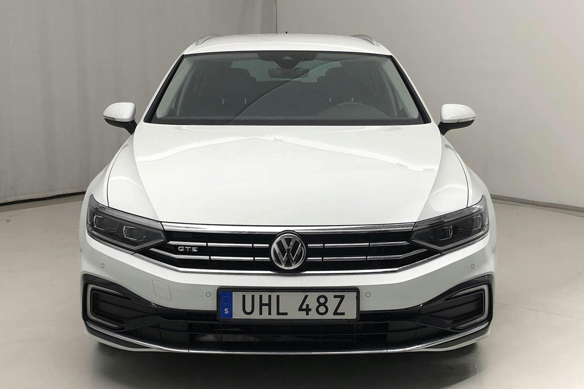 VW Passat 1.4 GTE Sportscombi (218hk) - 77 080 km - Automatic - white - 2020