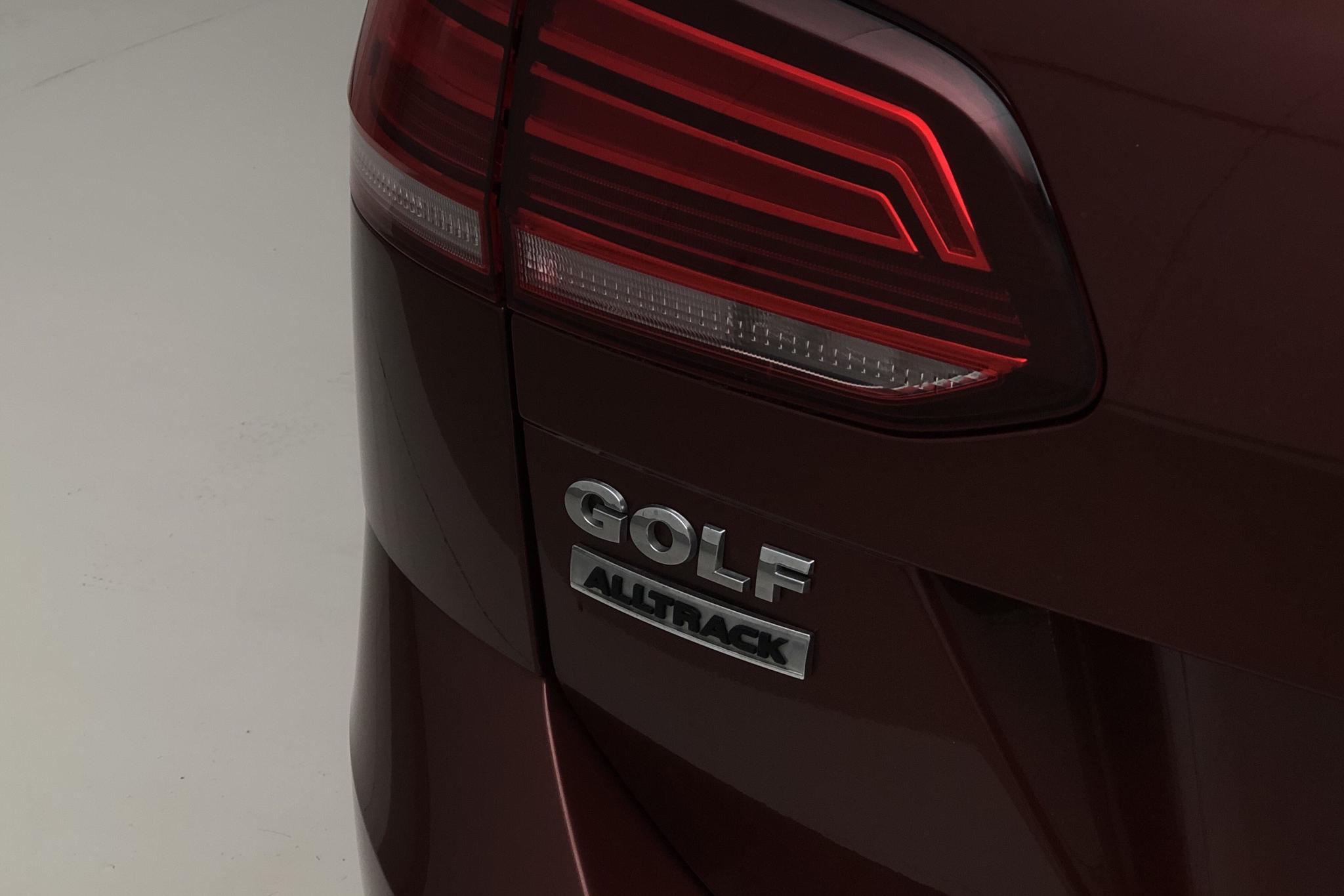 VW Golf Alltrack 2.0 TDI Sportscombi 4MOTION (184hk) - 153 190 km - Automatic - Dark Red - 2020
