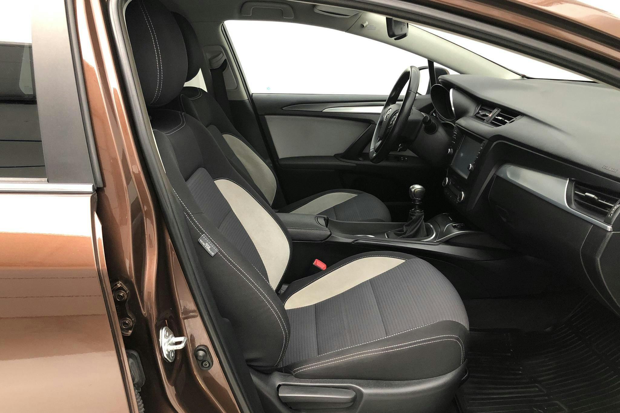 Toyota Avensis 2.0 D-4D Touring Sports (143hk) - 168 750 km - Manual - brown - 2016