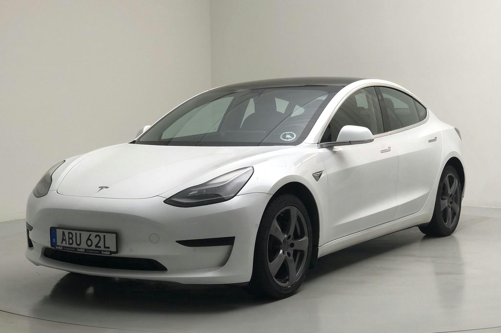 Tesla Model 3 Standard Range RWD - 7 850 mil - Automat - vit - 2020