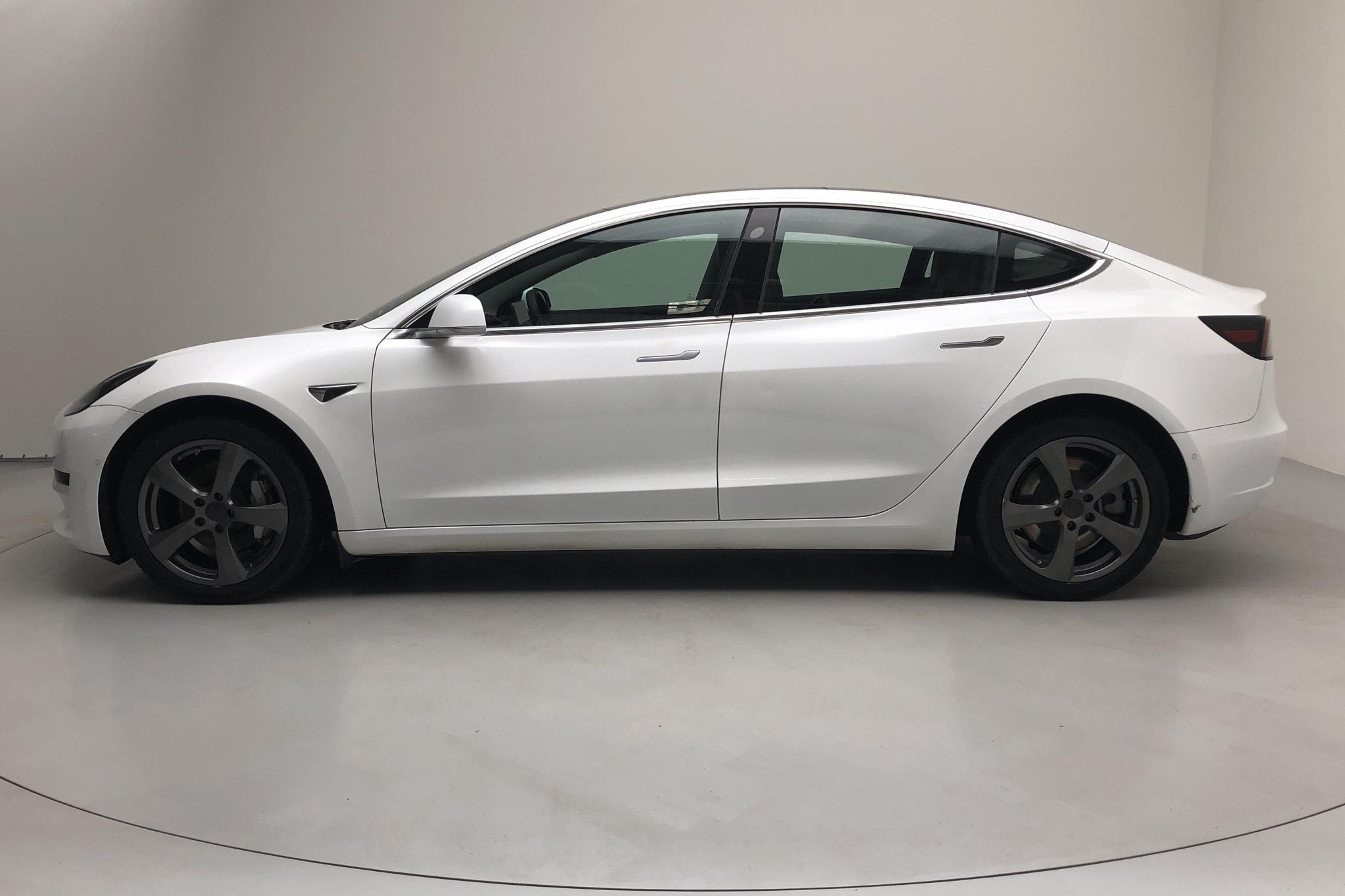 Tesla Model 3 Standard Range RWD - 7 850 mil - Automat - vit - 2020