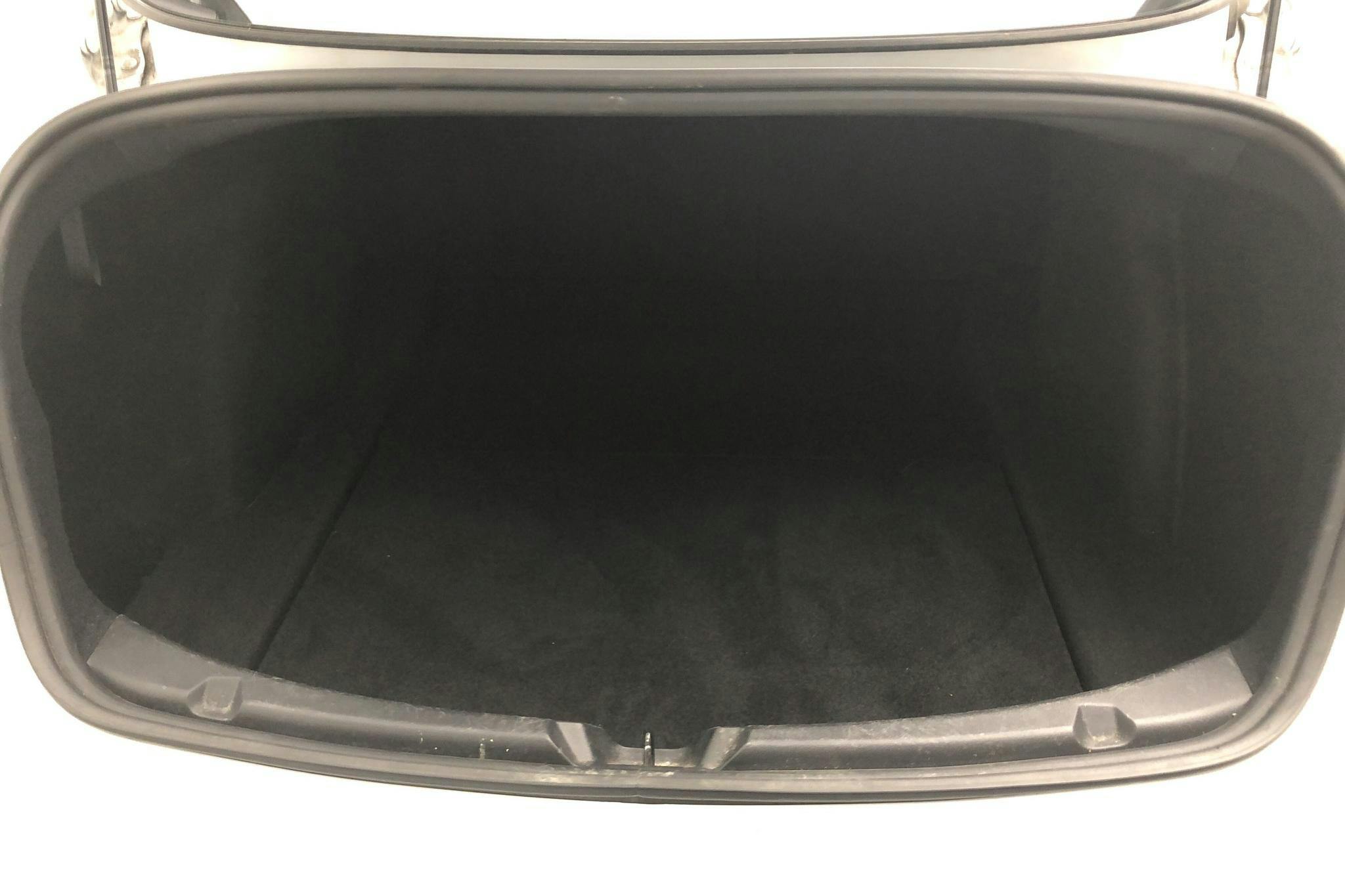 Tesla Model 3 Standard Range RWD - 7 850 mil - Automat - vit - 2020