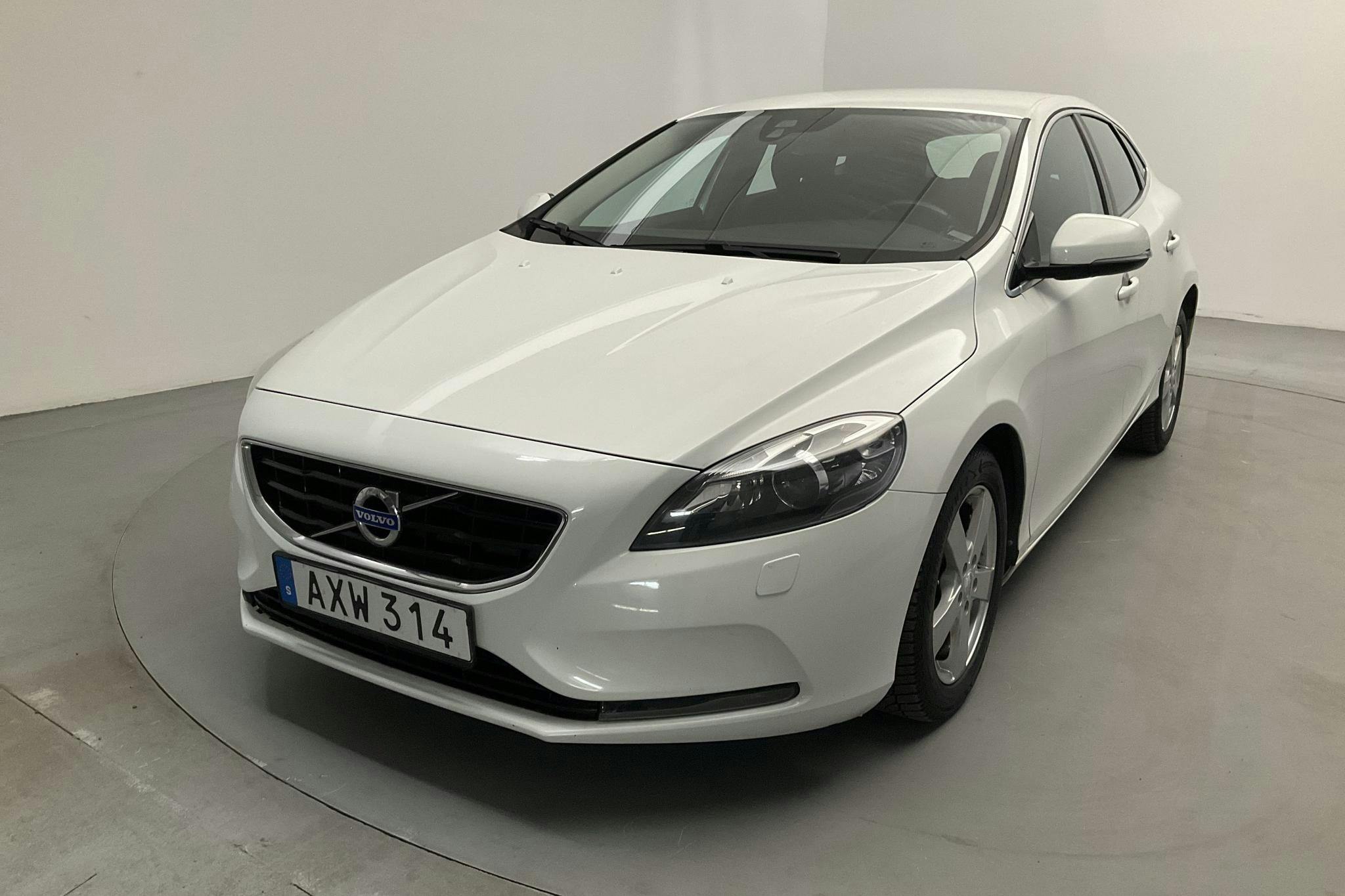 Volvo V40 D2 (115hk) - 81 750 km - Manual - white - 2015
