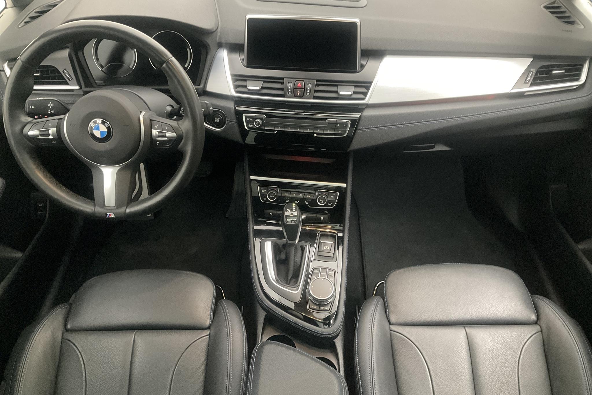 BMW 225xe Active Tourer LCI, F45 (224hk) - 3 712 mil - Automat - vit - 2019