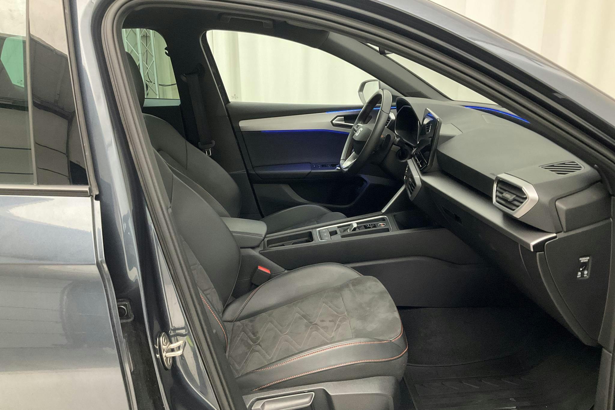 Seat Leon 1.4 e-Hybrid Plug-in (204hk) - 35 230 km - Automatic - gray - 2021