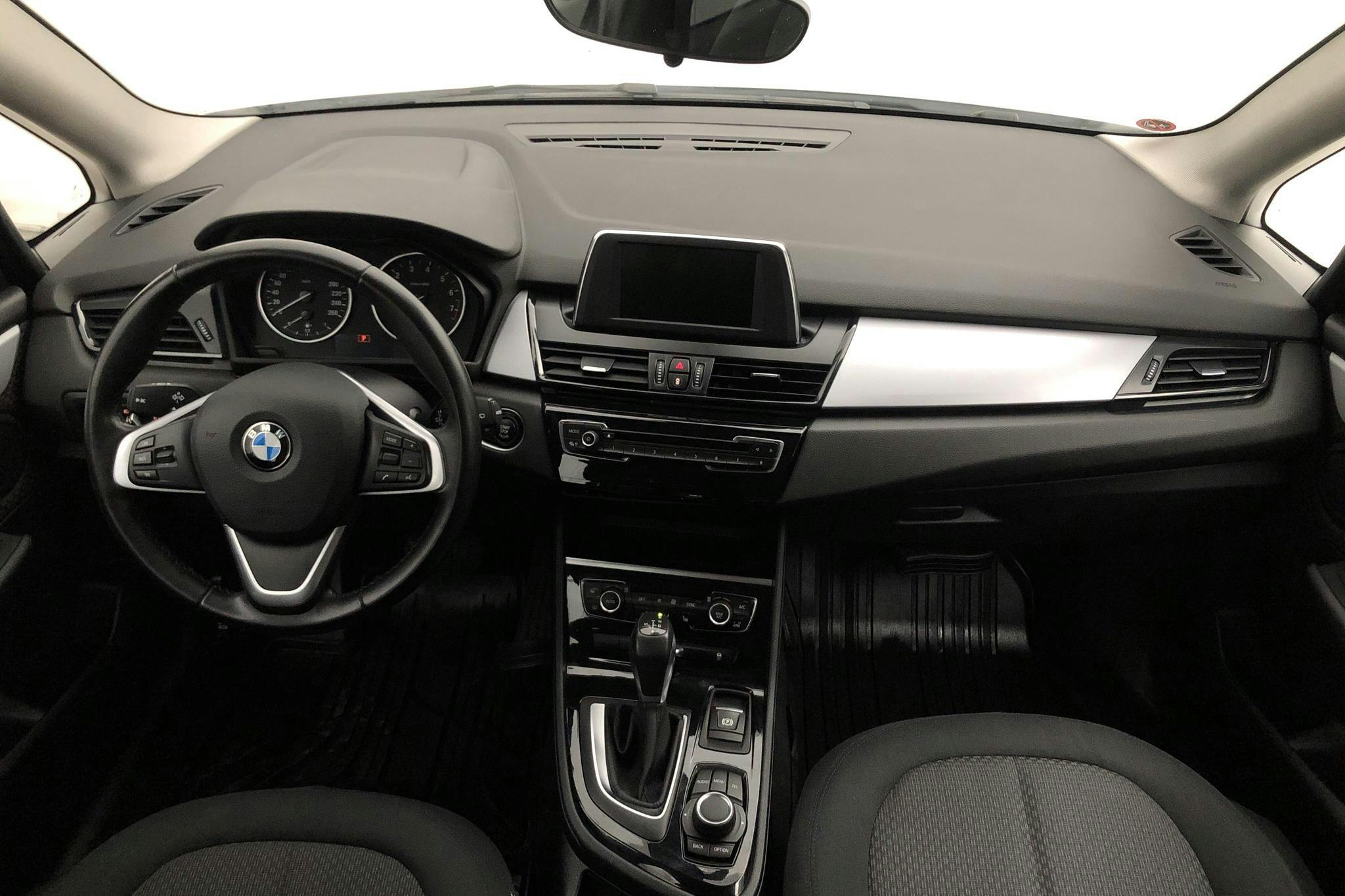 BMW 218i Active Tourer, F45 (136hk) - 8 513 mil - Automat - silver - 2016