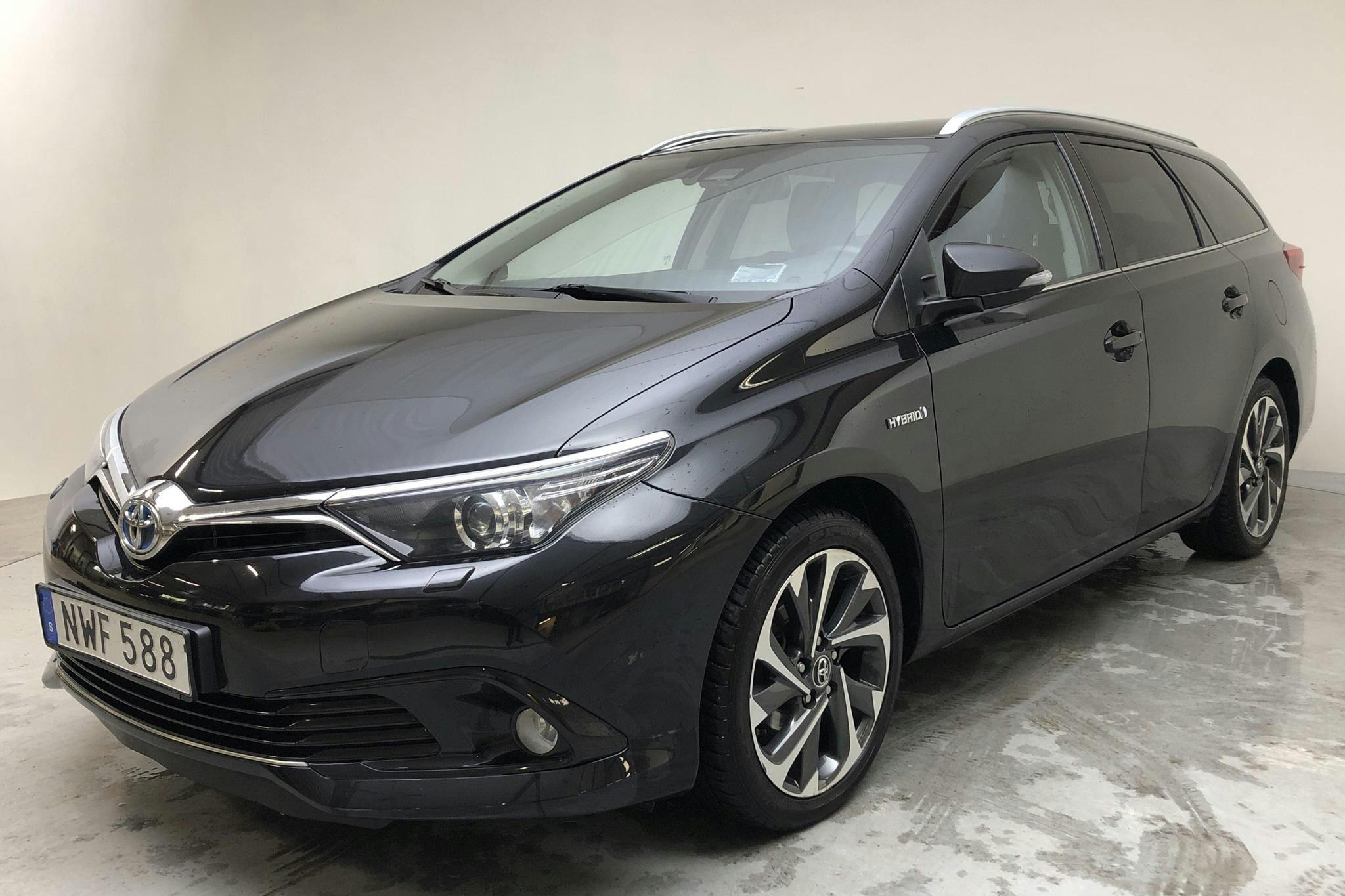 Toyota Auris 1.8 HSD Touring Sports (99hk) - 89 030 km - Automatic - black - 2015
