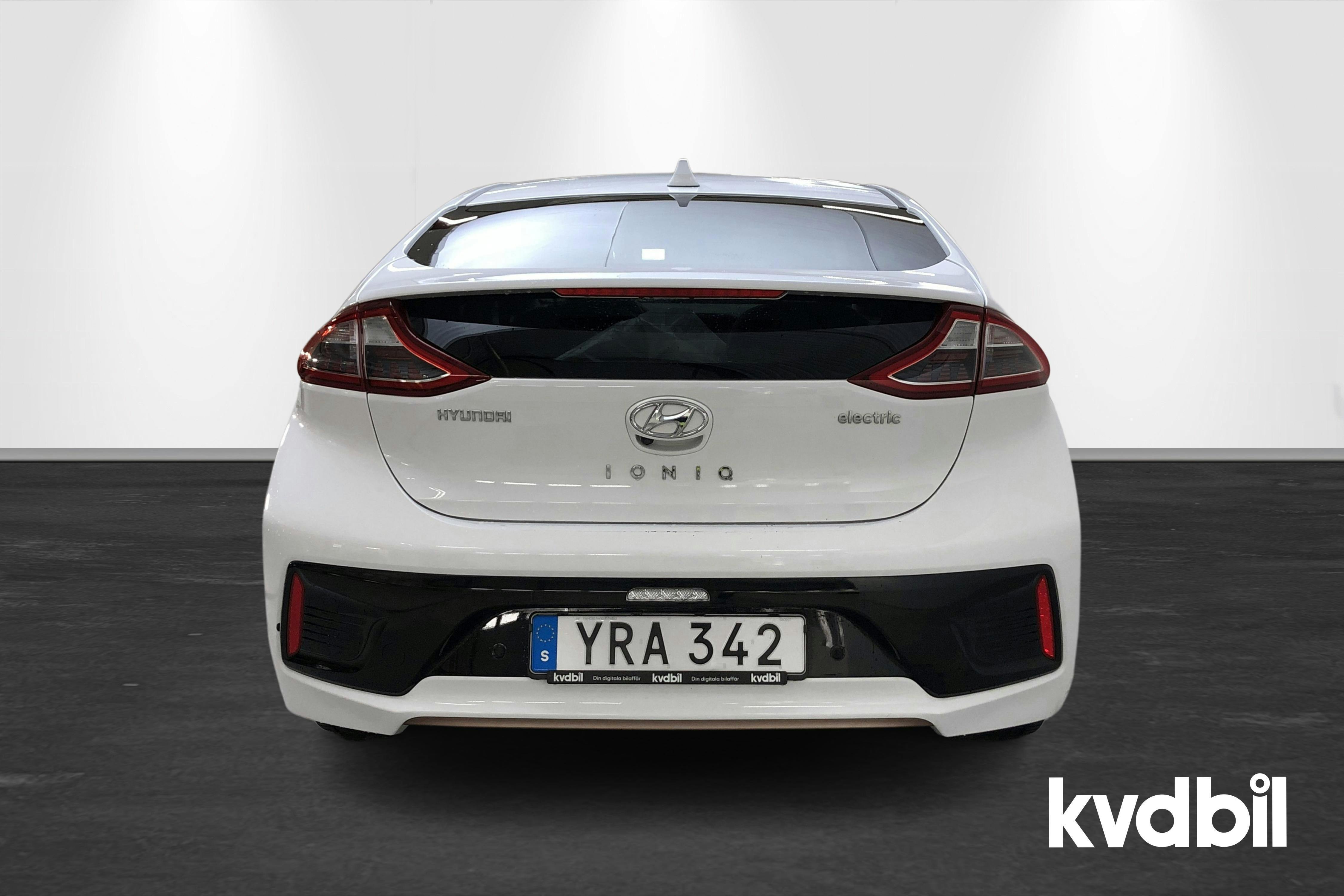 Hyundai IONIQ Electric (120hk) - 7 116 mil - Automat - vit - 2019