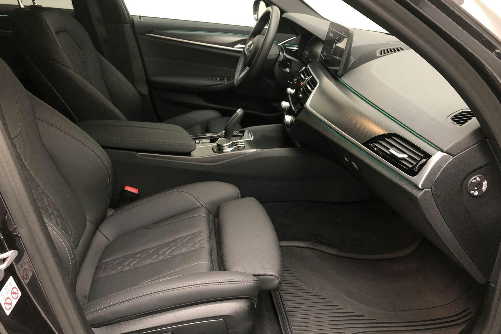 BMW 530e xDrive Touring, G31 12kWh LCI (292hk) - 719 mil - Automat - grå - 2023