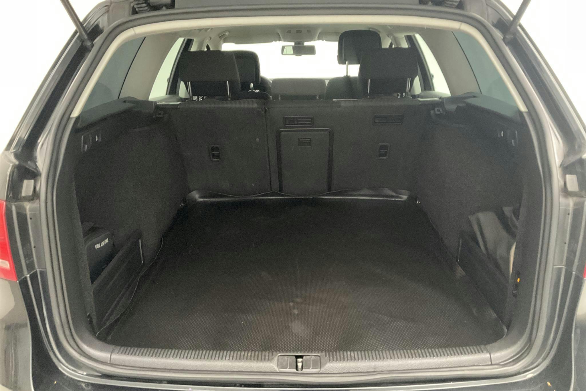 VW Passat 1.4 TSI EcoFuel Variant (150hk) - 216 940 km - Automatic - black - 2012
